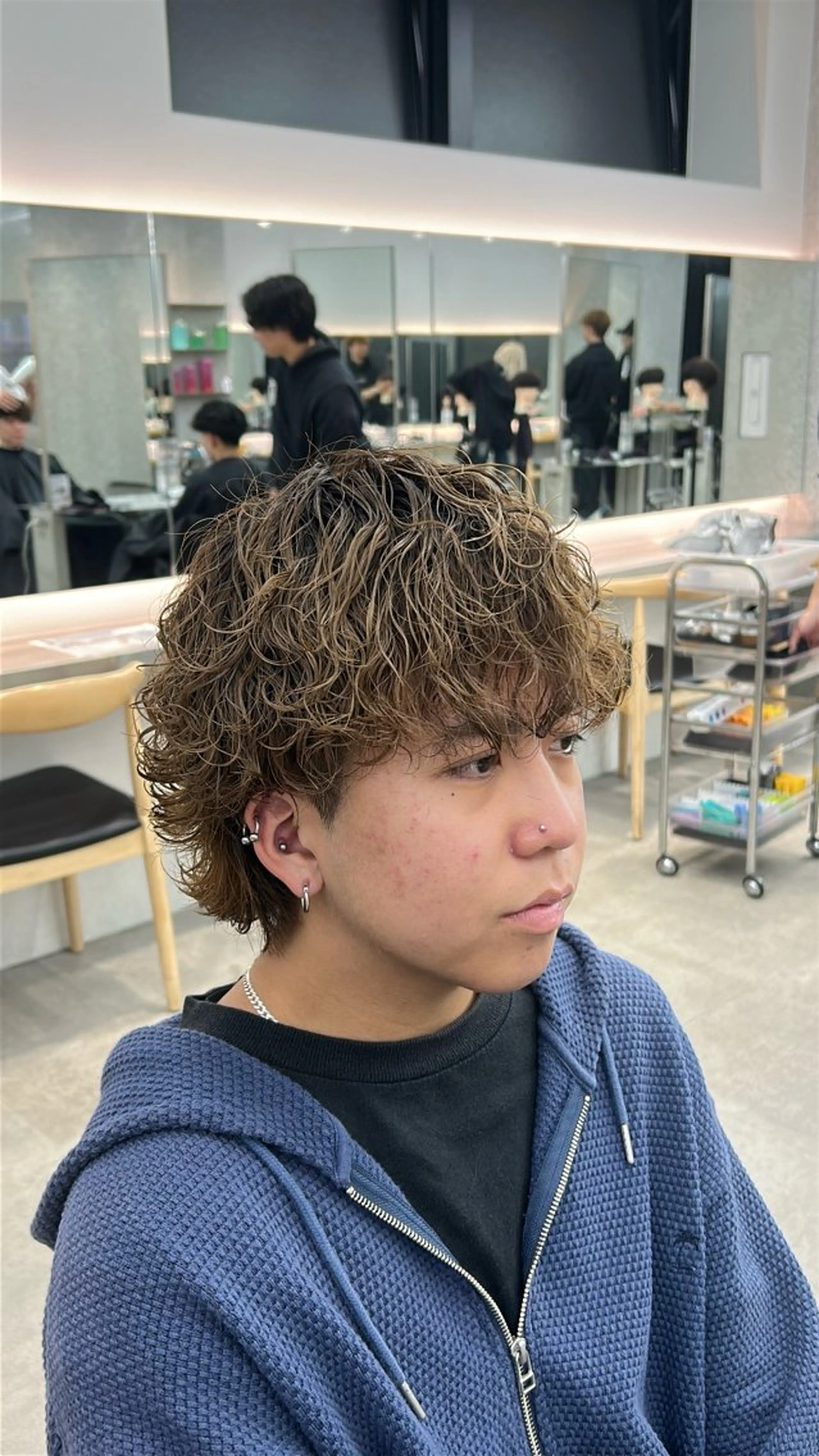 パーマ メンズ 波巻きパーマ メンズウルフカット ウルフカット カット ヘアカラー パーマ 湯浅禅也/プードル /波巻きパーマ/栄のヘアスタイル