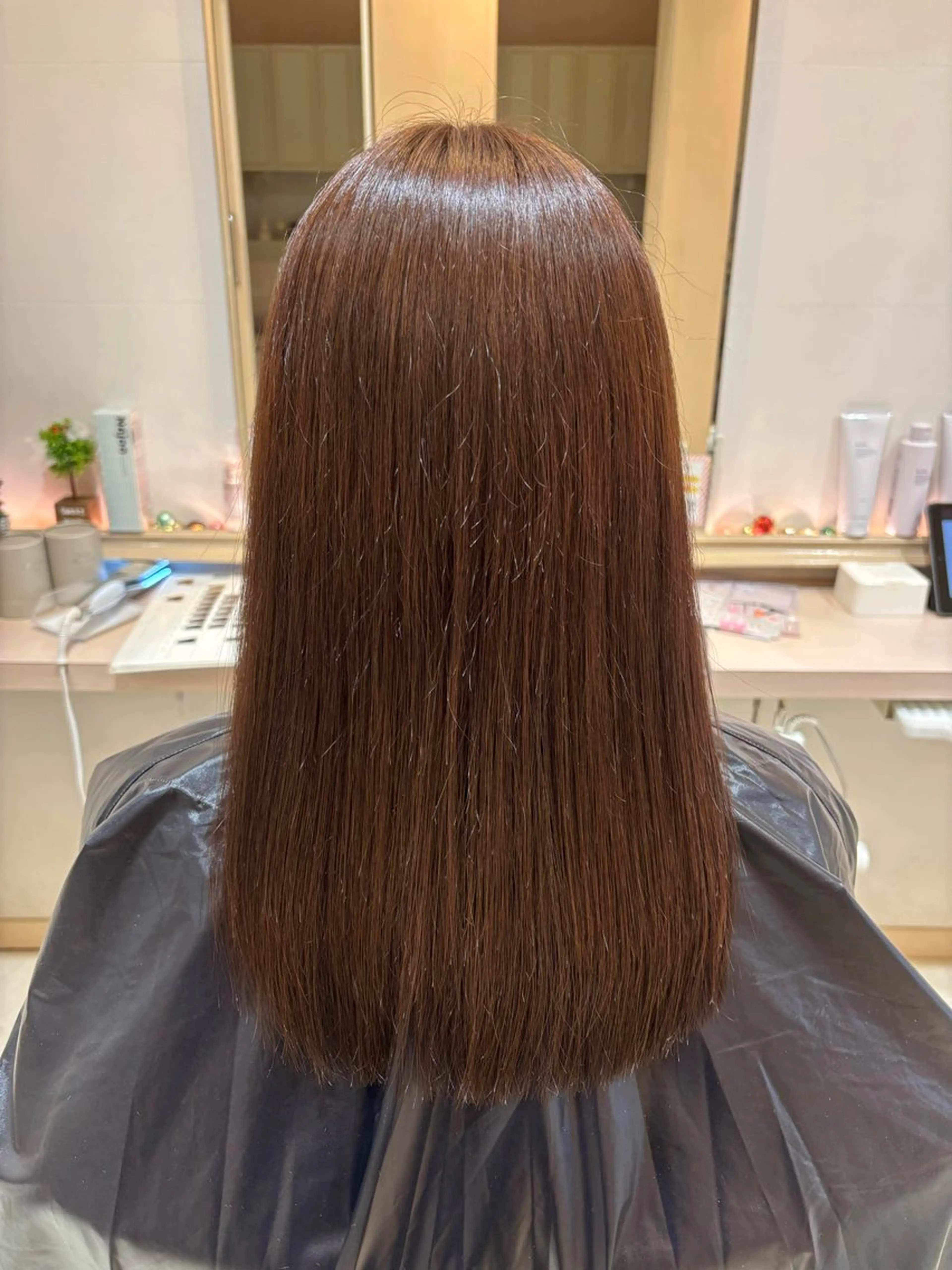 セミロング カラー 清 亜由佳のヘアスタイル