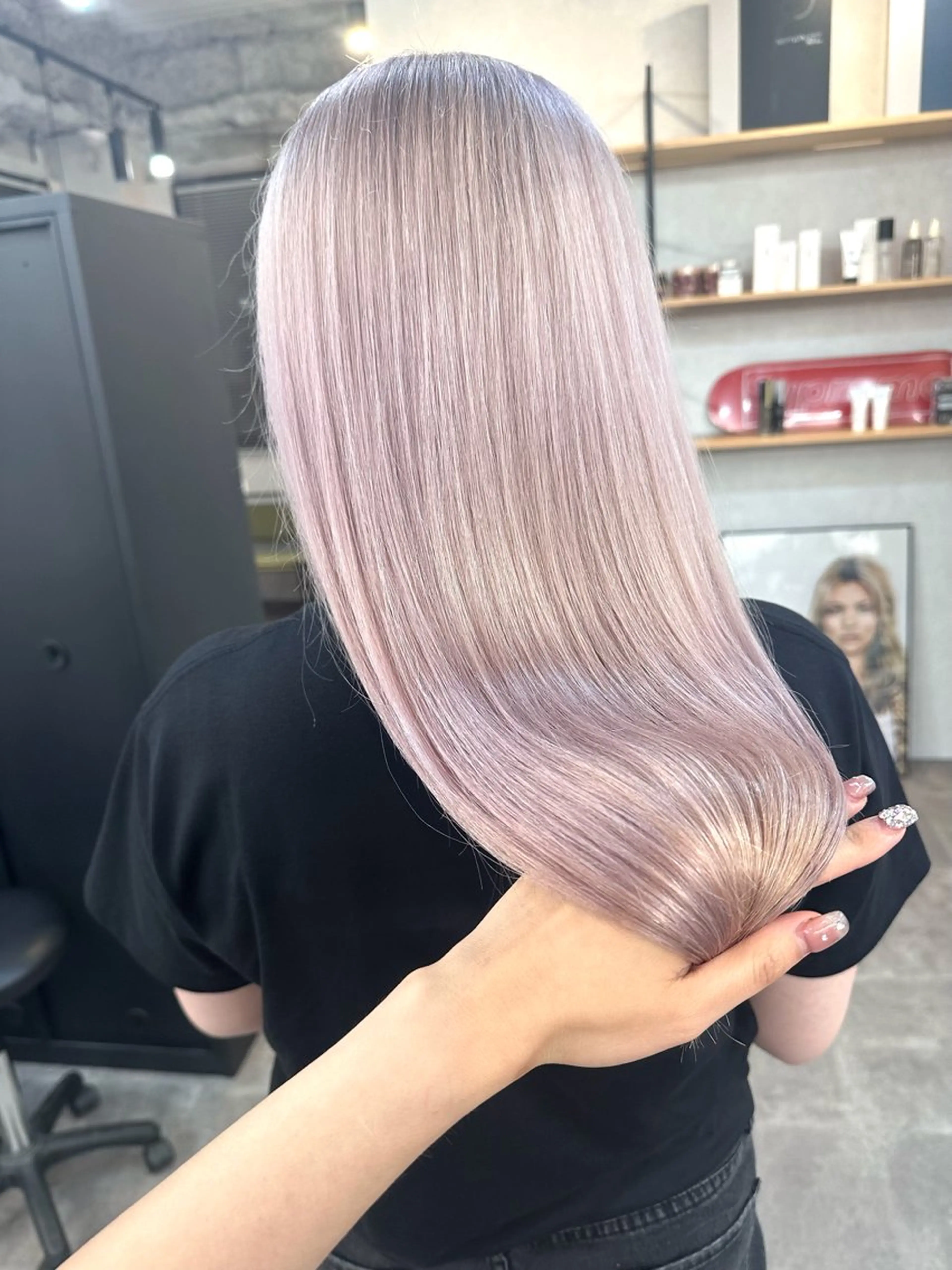 ロング カラー ハイトーン カラーのヘアスタイル