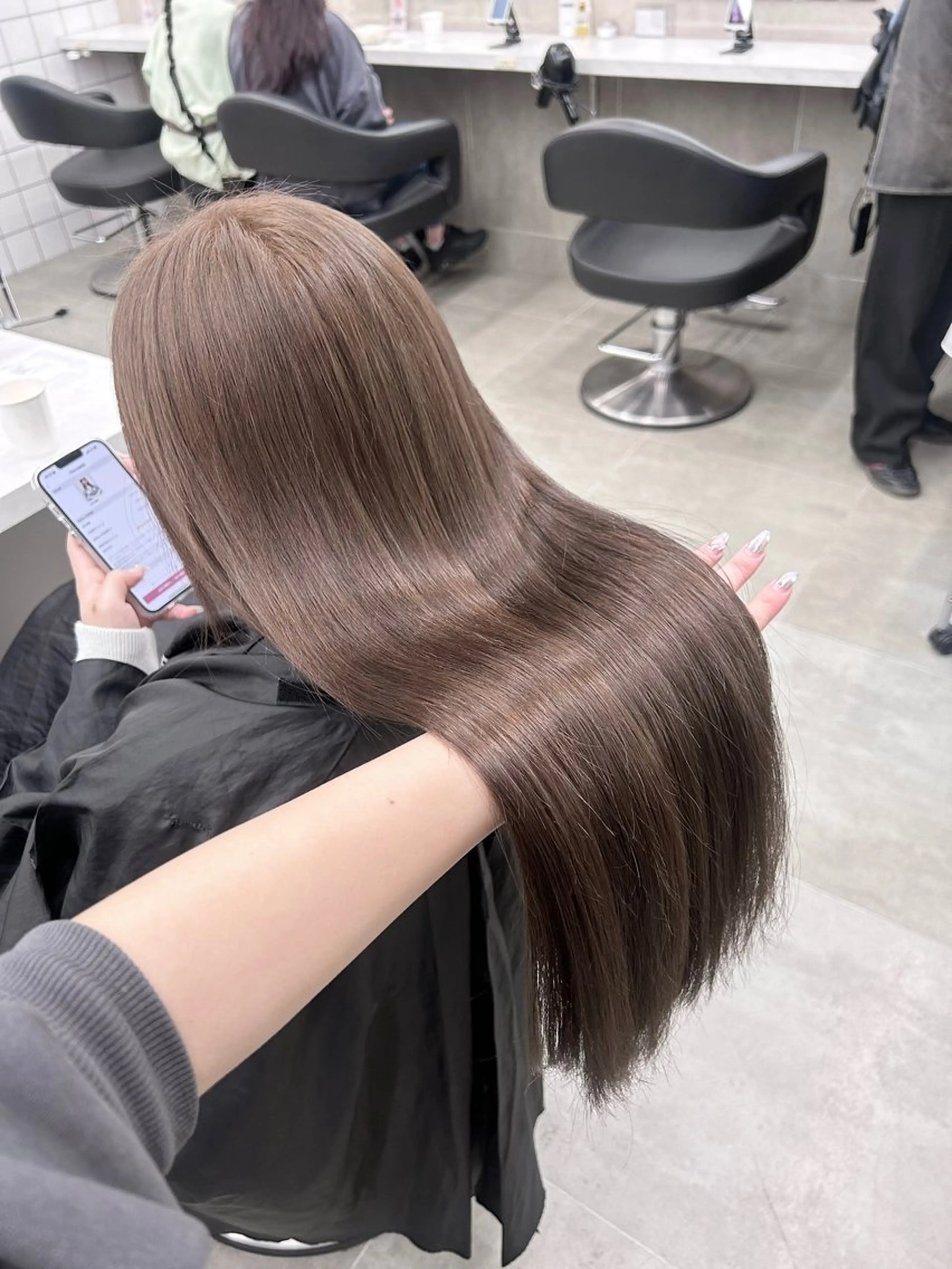 セミロング カラー ヘアカラー トリートメント 透明感ベージュ🤎 ナチュラルレイヤーのヘアスタイル