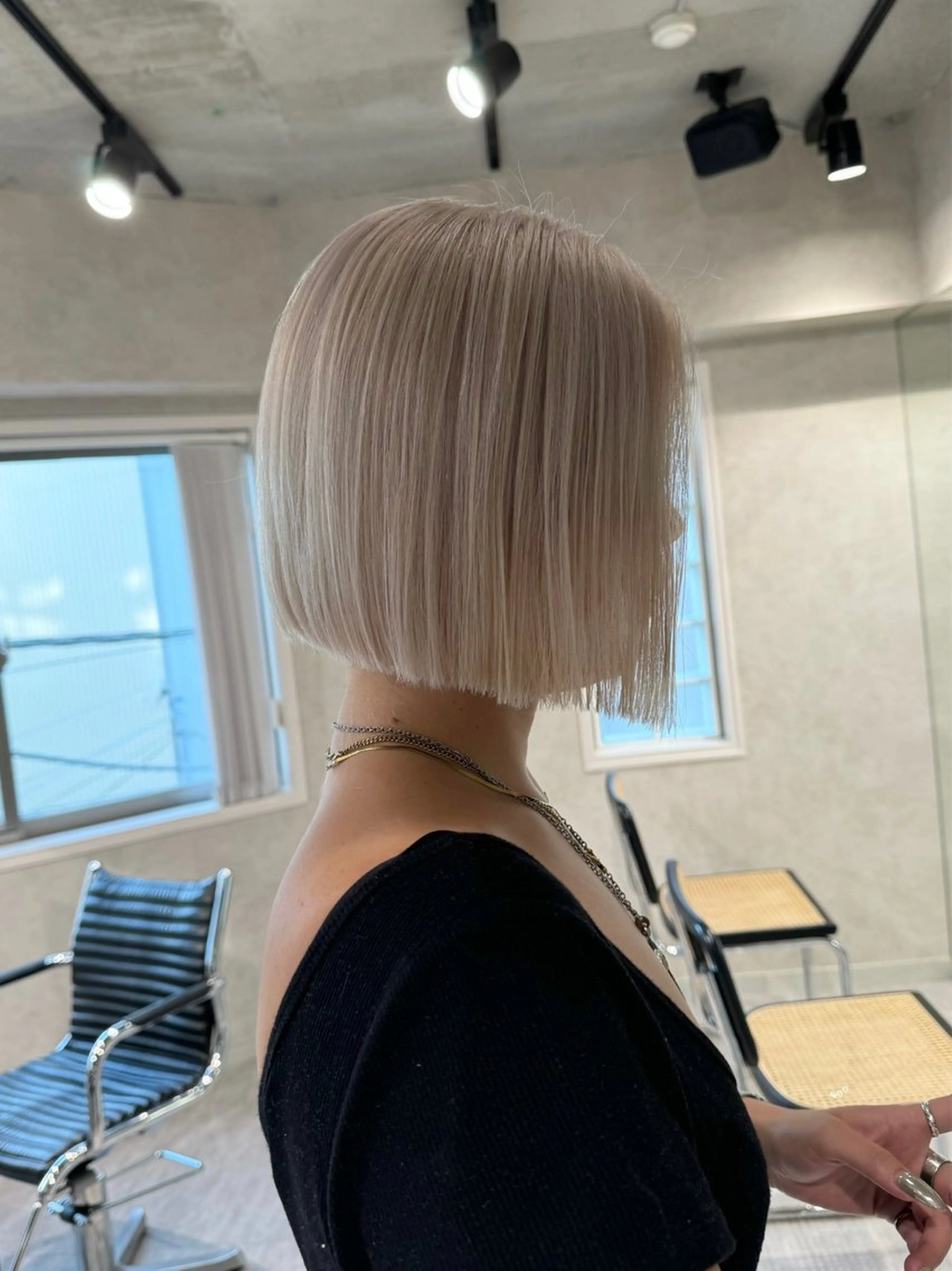 ショート カラー 切りっぱなしボブ ブロンド ホワイトブロンド ボブ カット ヘアカラー トリートメント ダブルカラー ブリーチ/kaitoのヘアスタイル
