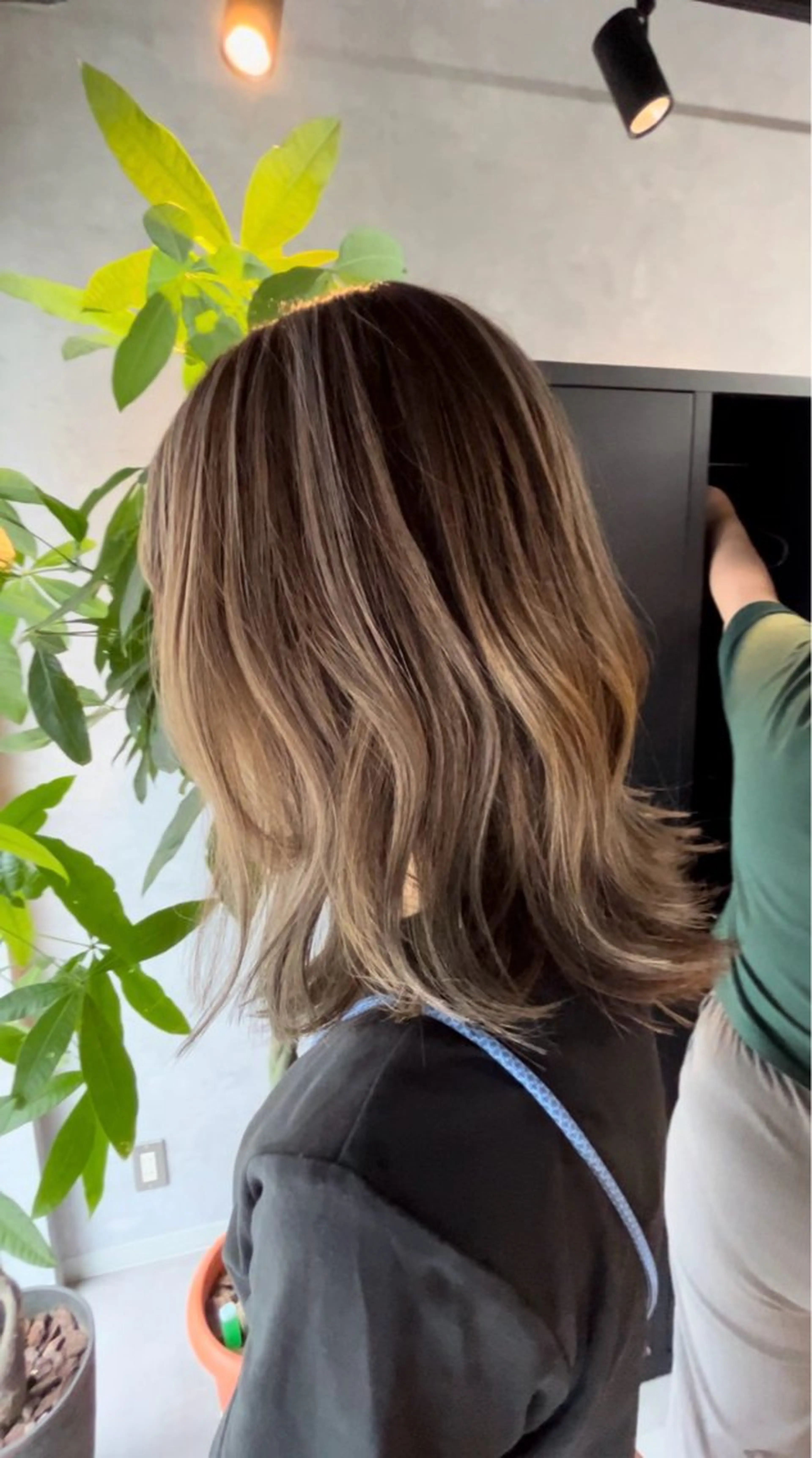 ミディアム ボブ くびれヘア ハイライト レイヤーカット カット ヘアカラー 小山洋次/阪急茨木/ 透明感カラーショートのヘアスタイル