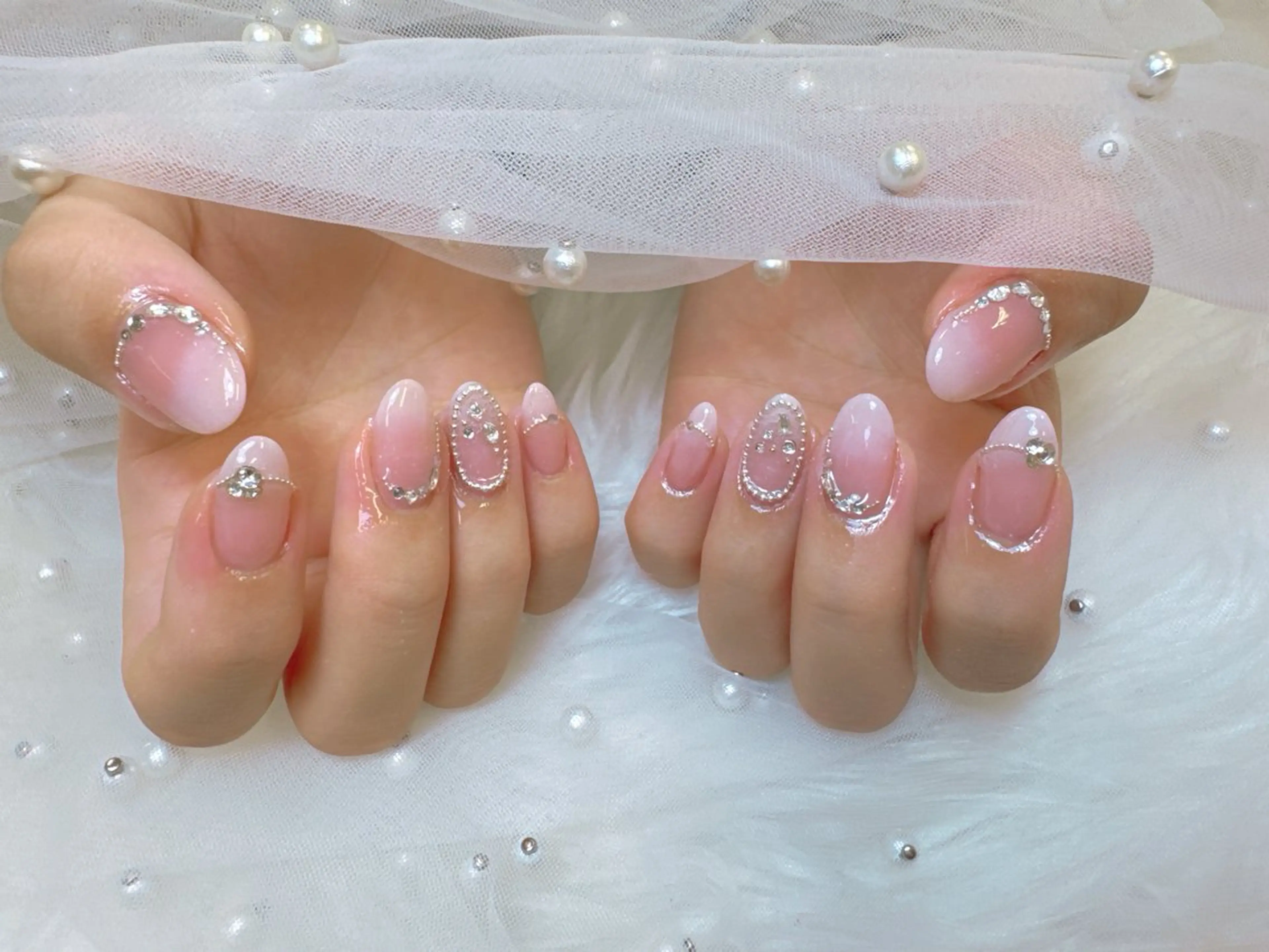 ネイル 成人式 フレンチネイル ジェルネイル ガラスフレンチ ハート ハンドネイル Queeens nailのネイルデザイン