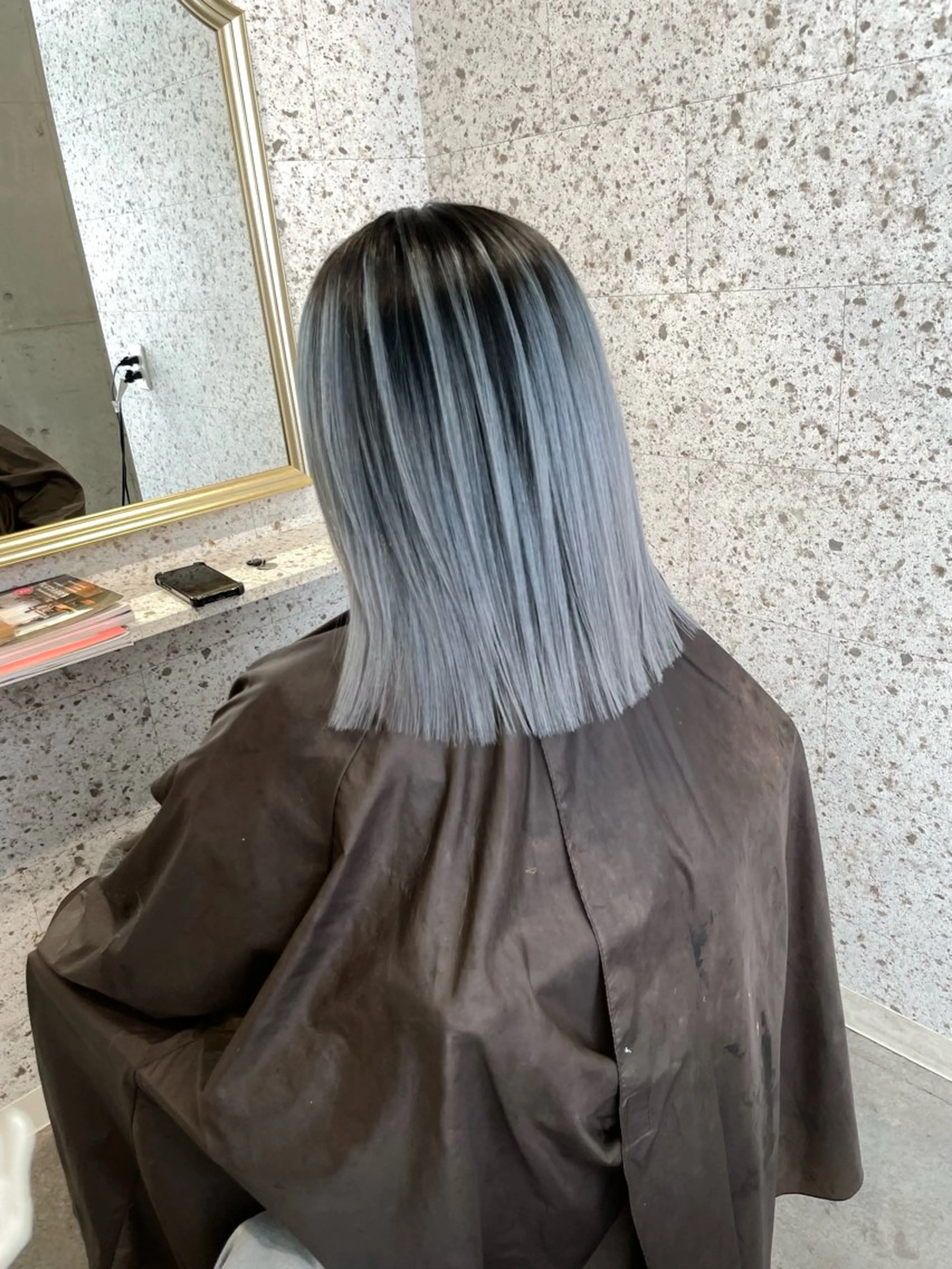 ミディアム 有人/バレイヤージュ /シャドールーツのヘアスタイル