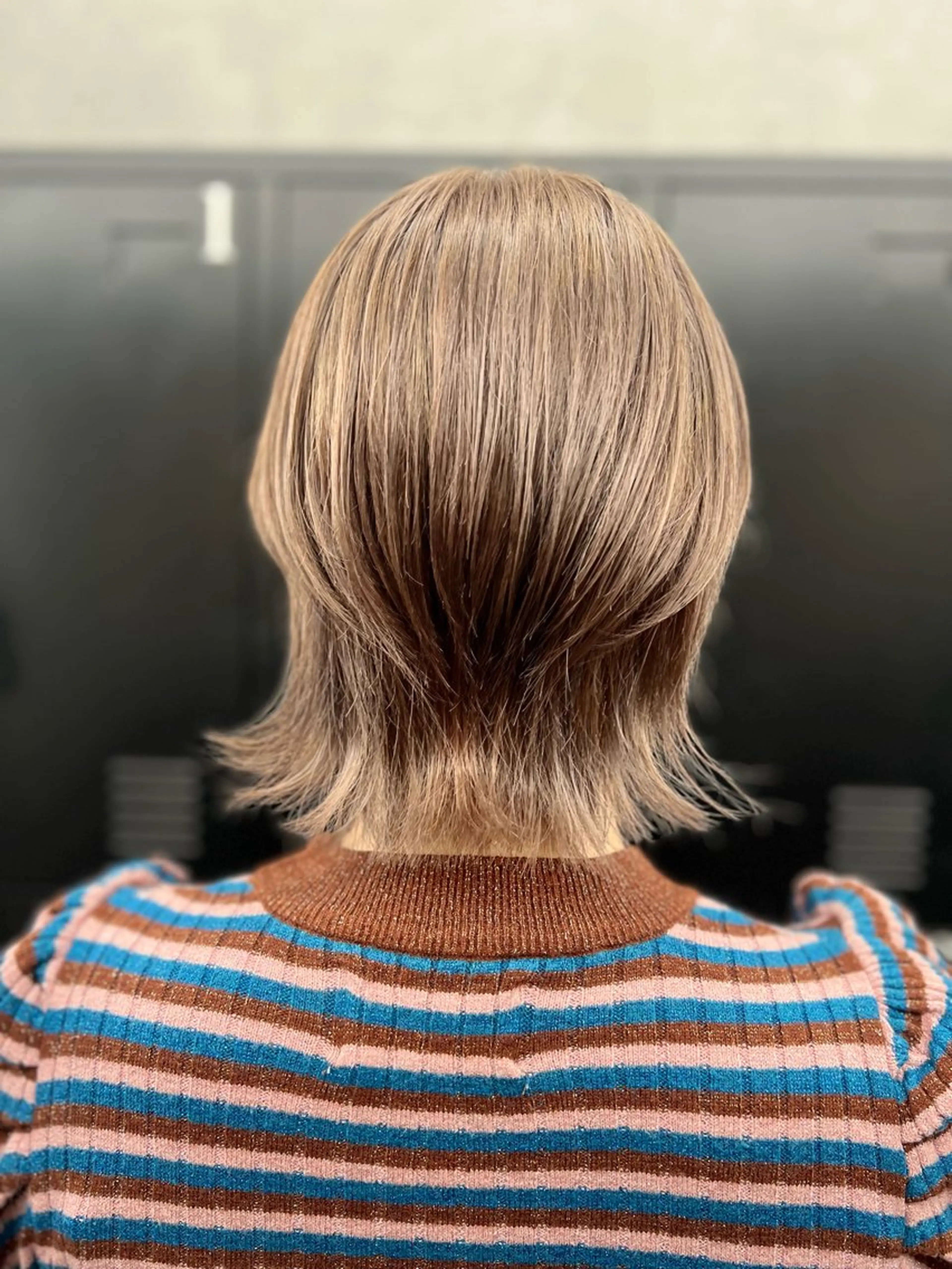 ミディアム カラー ベージュカラー ミルクティーベージュ ウルフカット カット ヘアカラー 透明感カラー特化🫧 ADLLA.栗原🦋のヘアスタイル