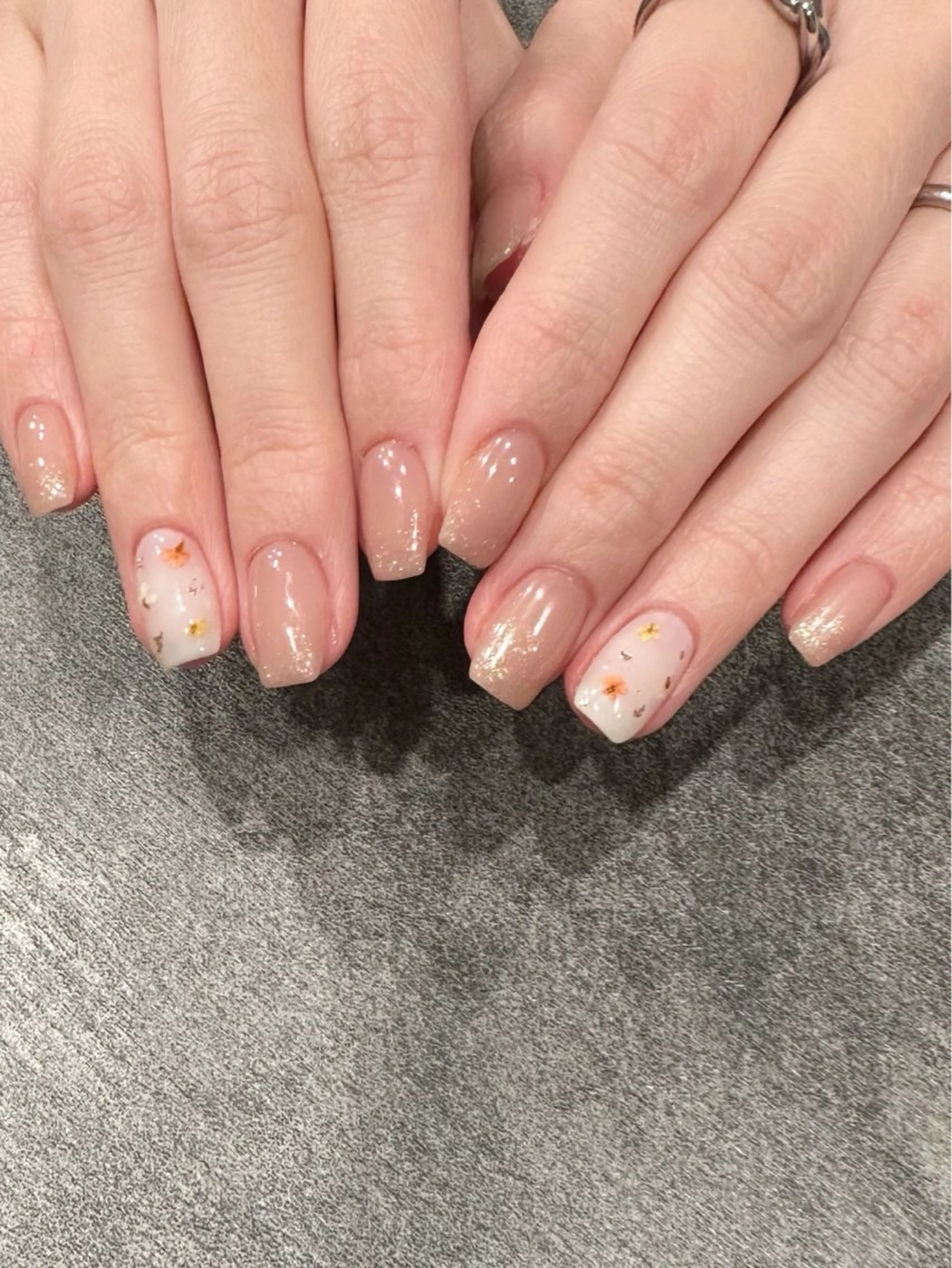 ネイル フラッシュネイル マグネットネイル ニュアンスネイル シンプルネイル 春ネイル ハンドネイル at Nailのネイルデザイン