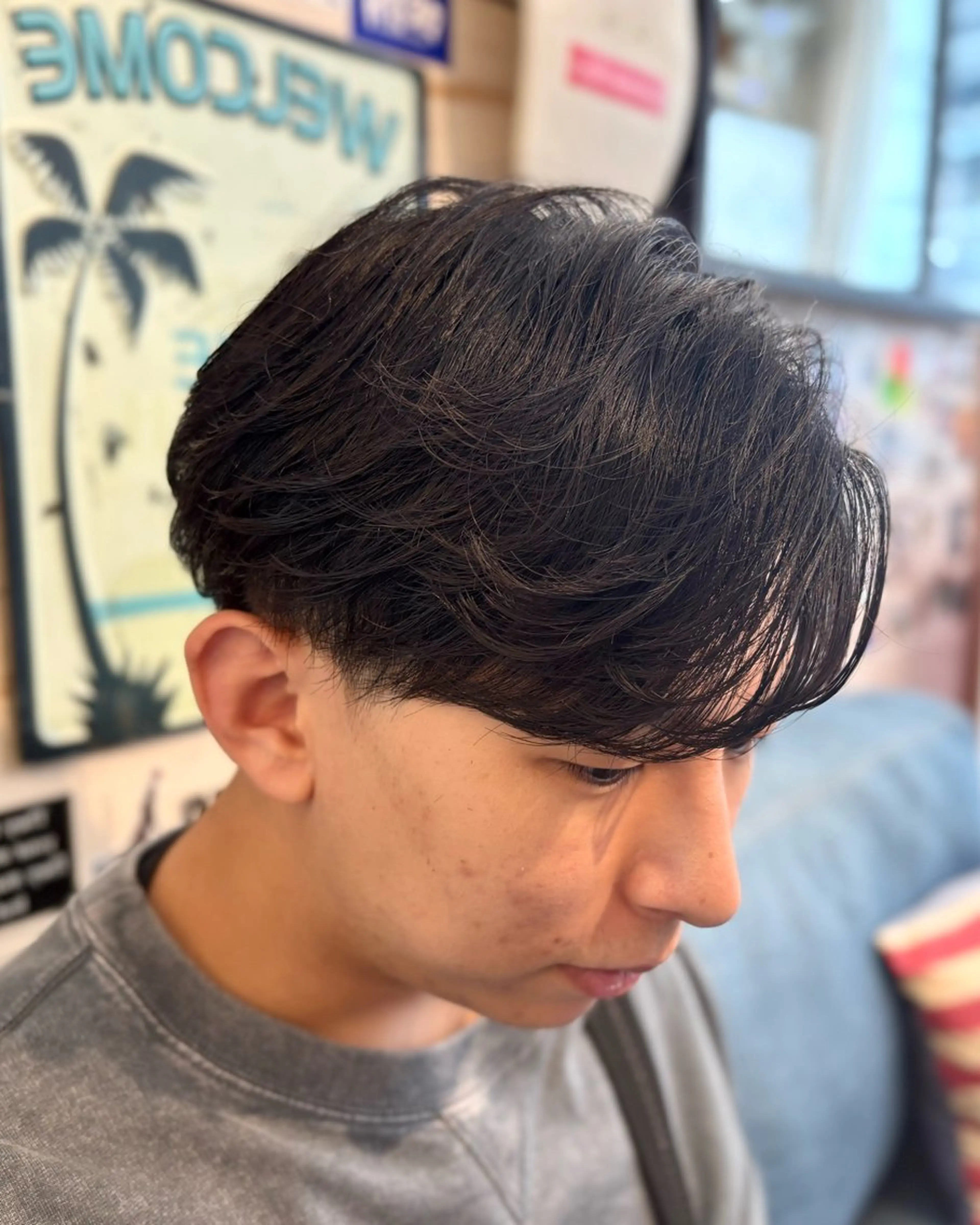 パーマ メンズ センターパート メンズパーマ ニュアンスパーマ カット パーマ ショート、韓国メンズ ヘアのかつらぎのヘアスタイル