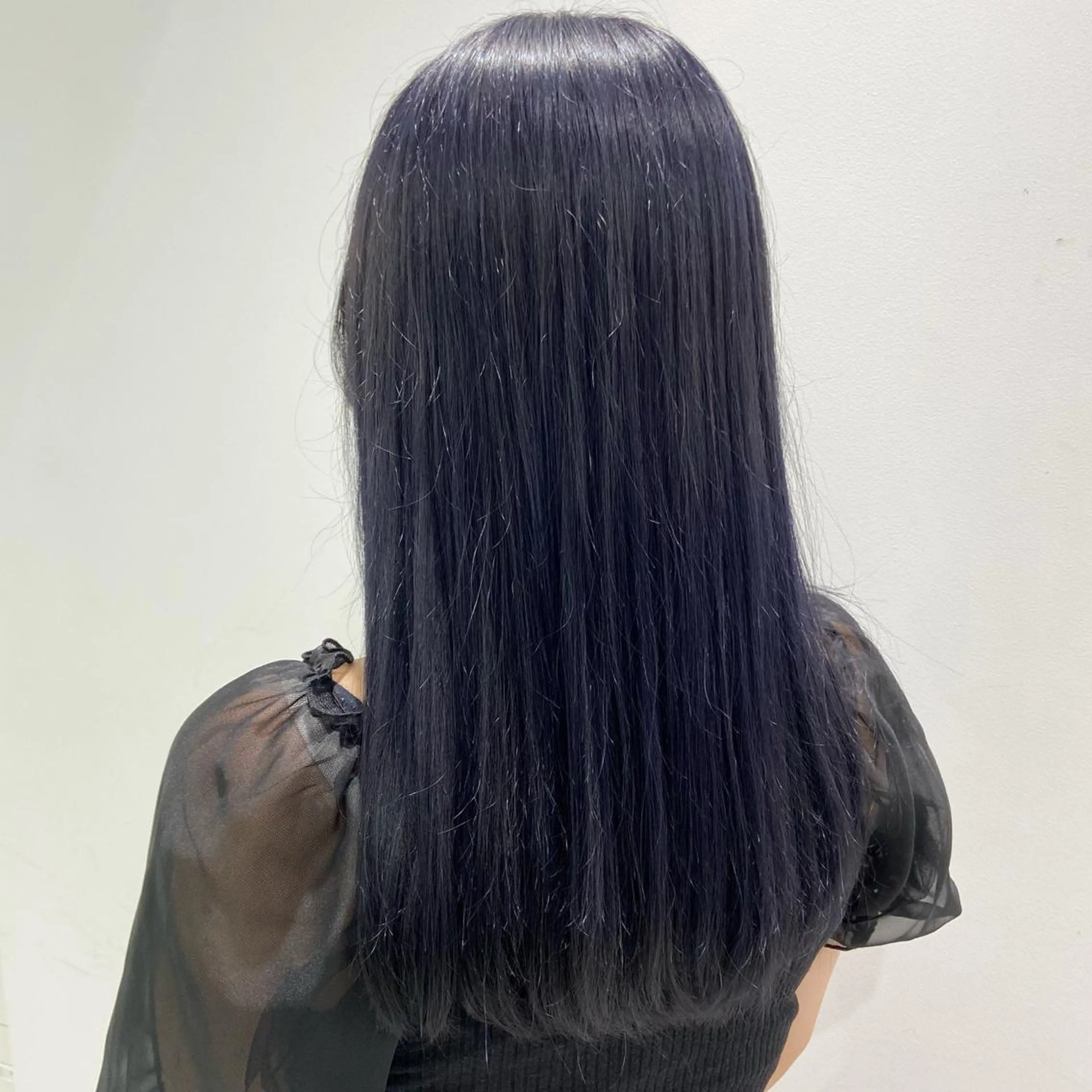 ロング 寒色＆ブリーチ特化 寒色MiOのヘアスタイル