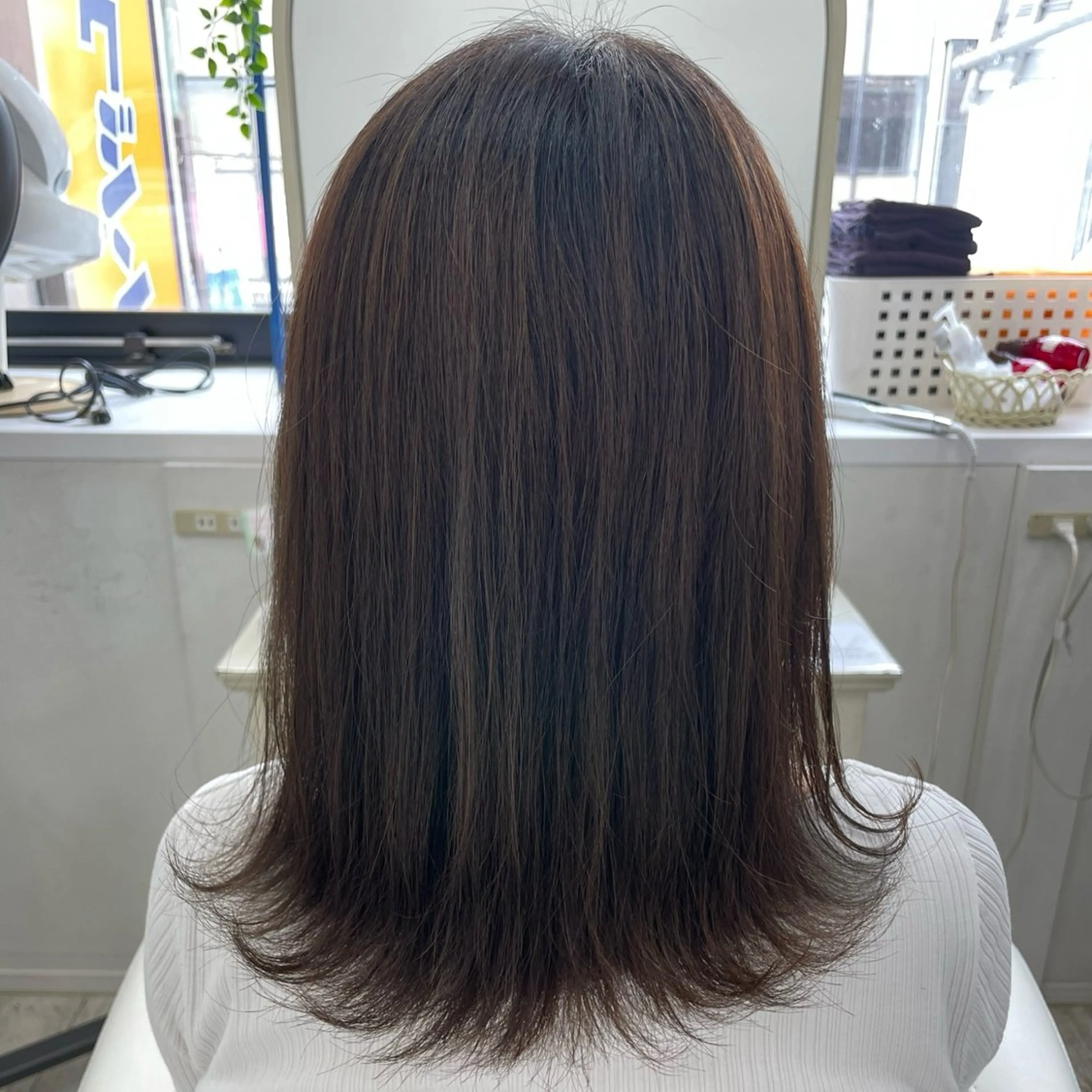セミロング カラー ヘアアレンジ アッシュ アッシュグレー 外ハネヘア 町田 あみのヘアスタイル