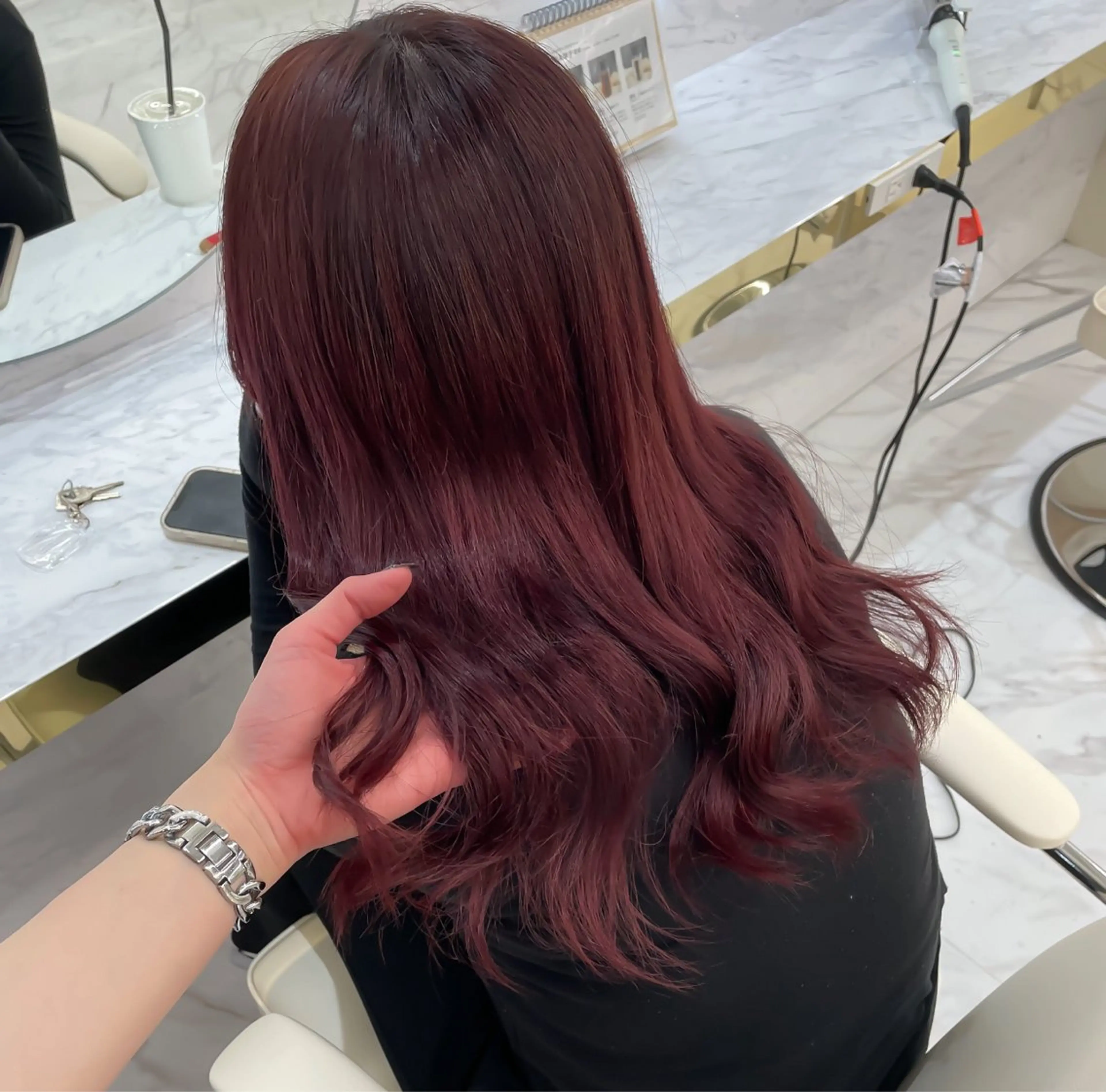 セミロング カラー ケアカラー 透明感カラー ピンクカラー ローズカラー くびれヘア ヘアカラー aku💞韓国風🩷 ピンクカラー🎀🩷のヘアスタイル