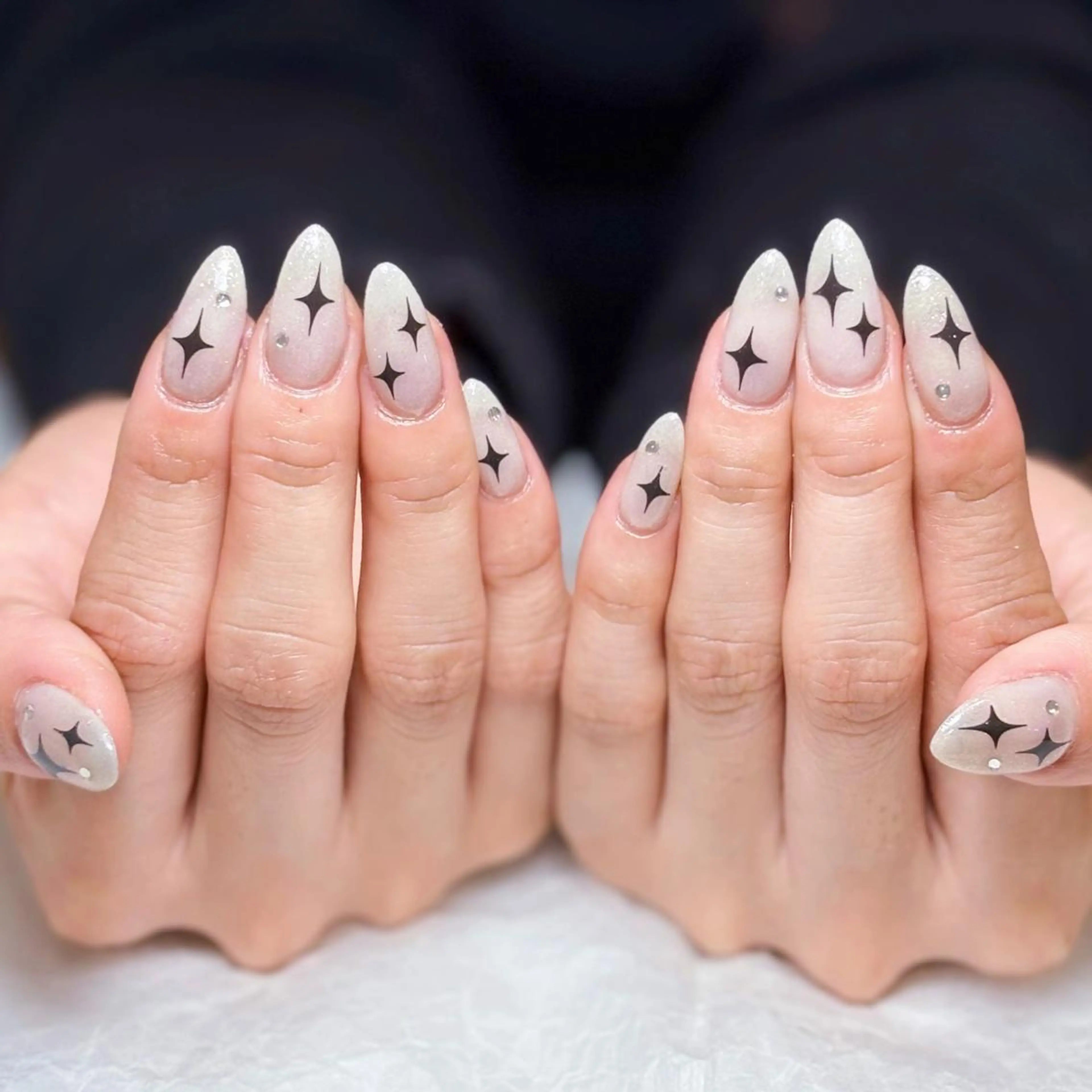 ネイル アートネイル オーロラネイル ガーリー キラキラネイル 韓国ネイル ハンドネイル リナ 💅のネイルデザイン