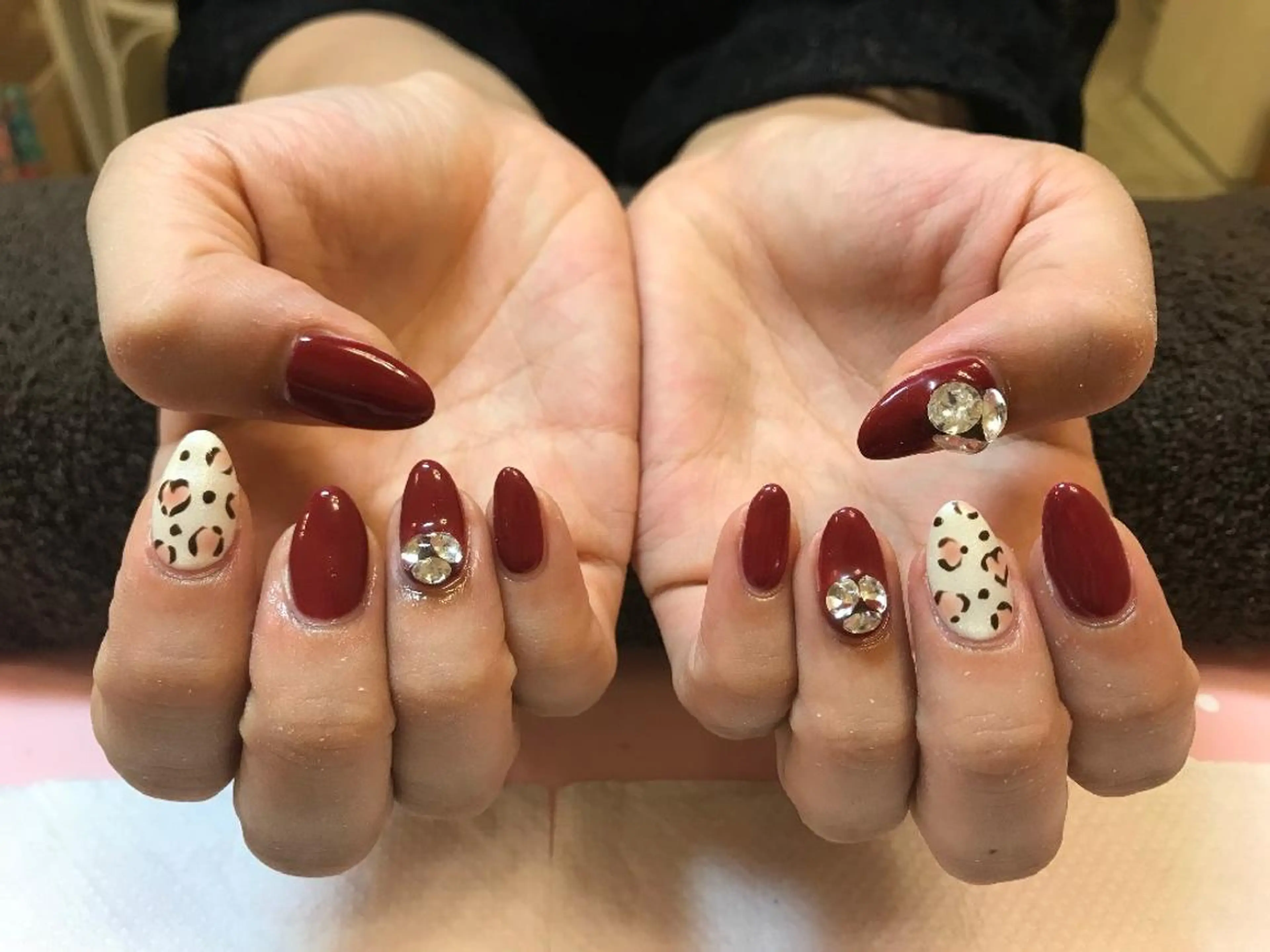 ネイル ネイルリボン 受付スタッフのネイルデザイン