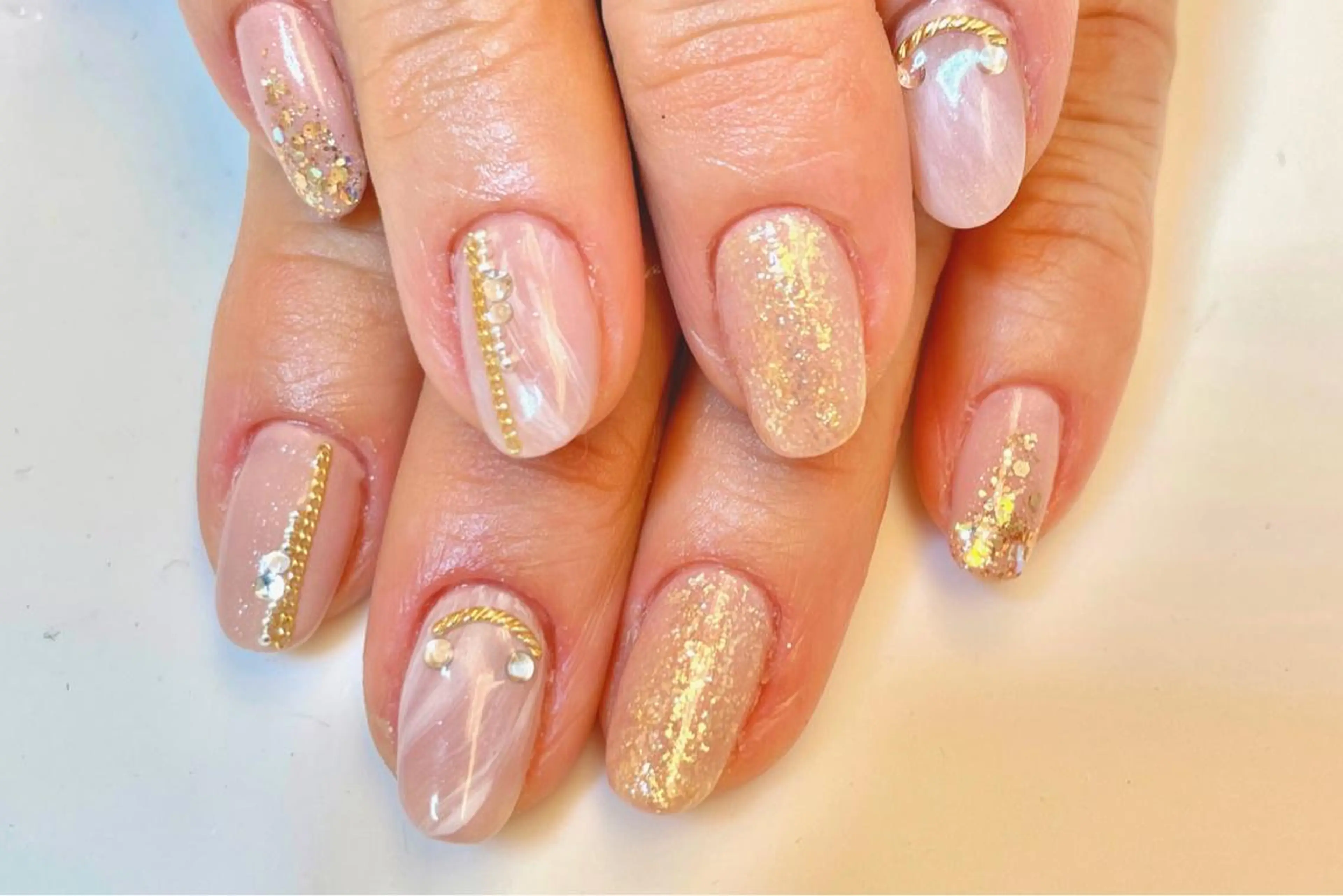 ネイル アートネイル ジェルネイル ラメ(グリッター) 大理石ネイル(マーブル) ストーンネイル ママリンド　志村坂上店所属・しみ えんのネイルデザイン