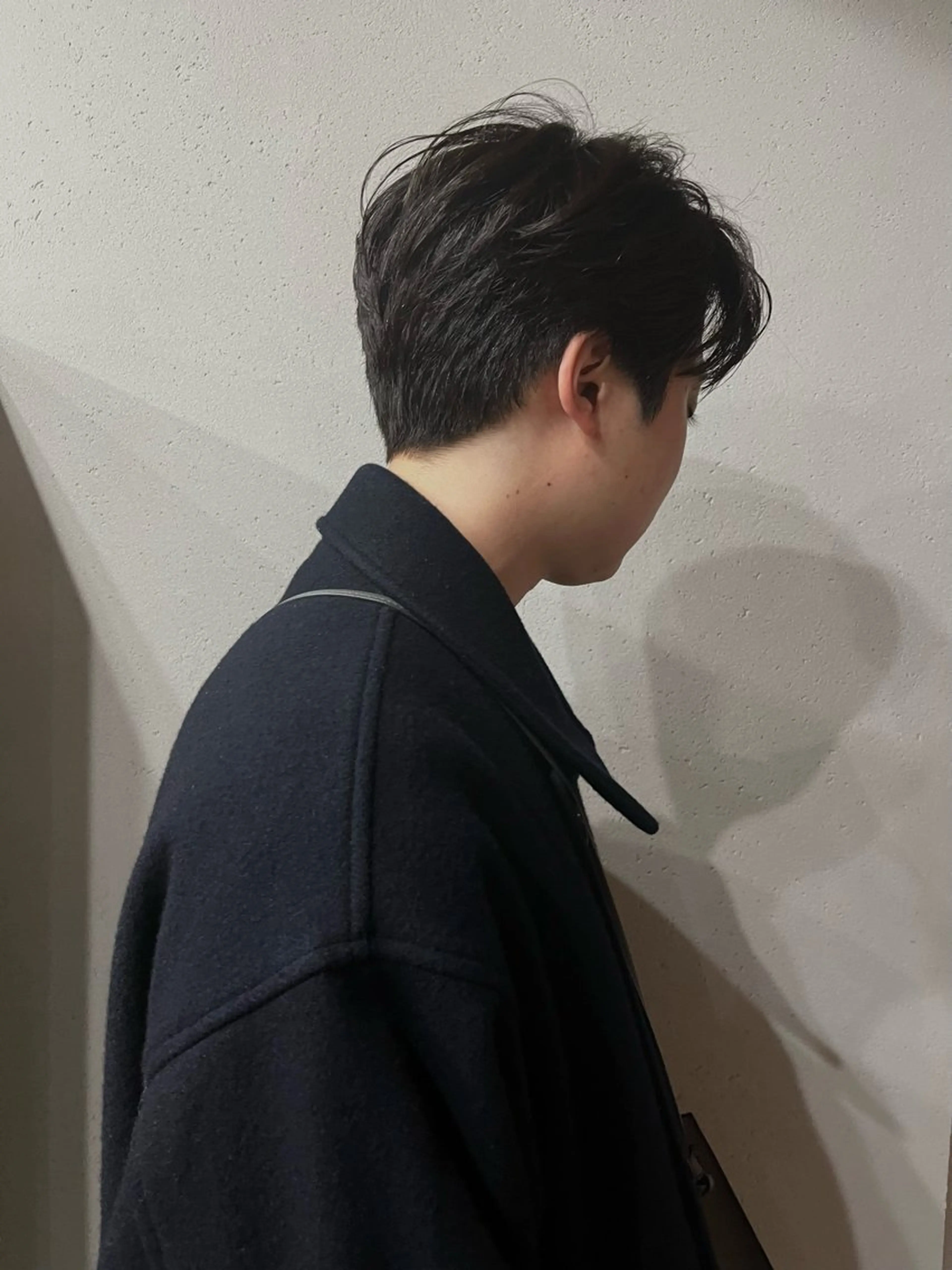 ショート メンズ カット 曲がる縮毛矯正 センターパートのヘアスタイル