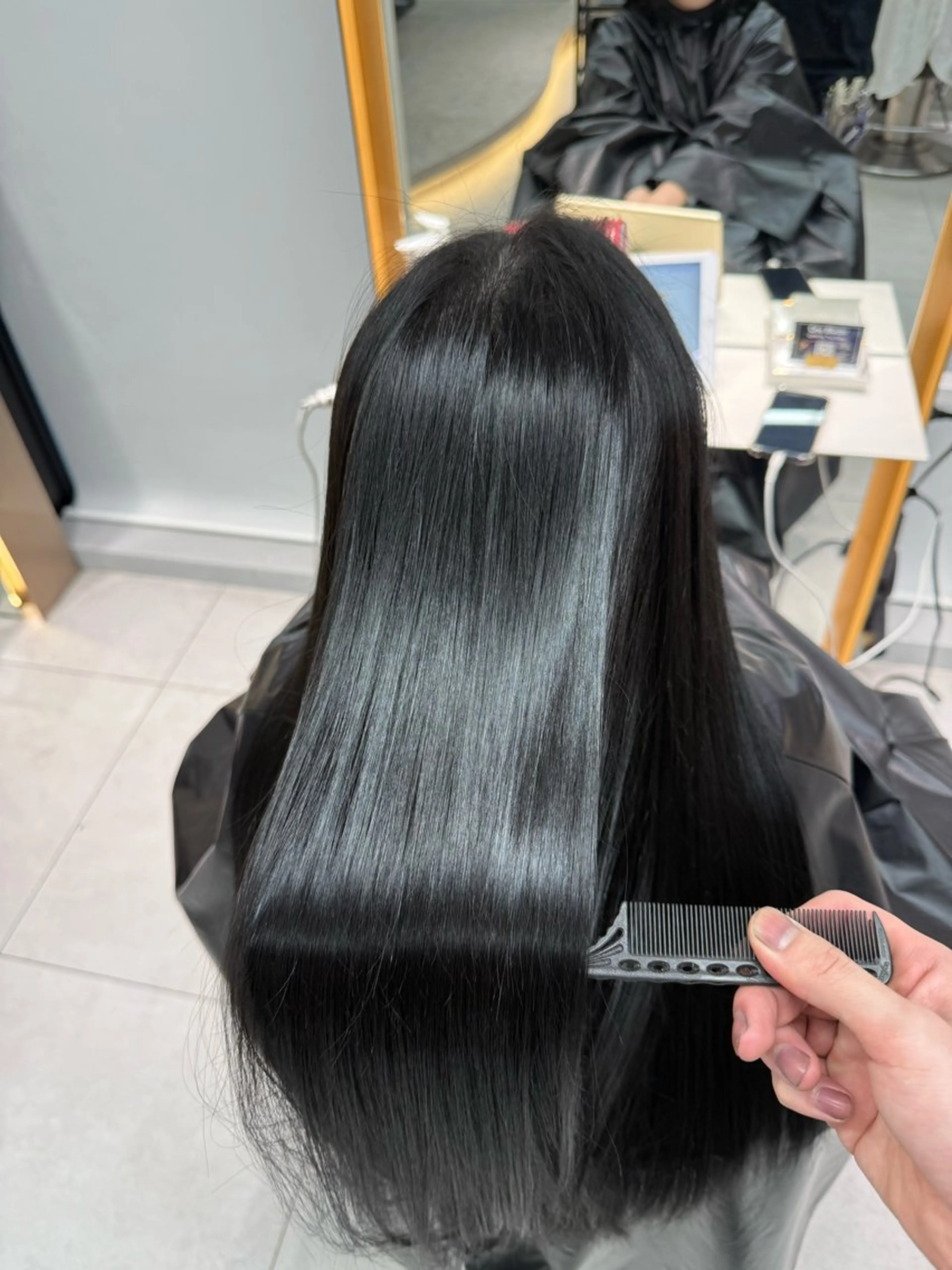 ロング 縮毛矯正 あいり／艶髪 、透明感カラー🩶のヘアスタイル