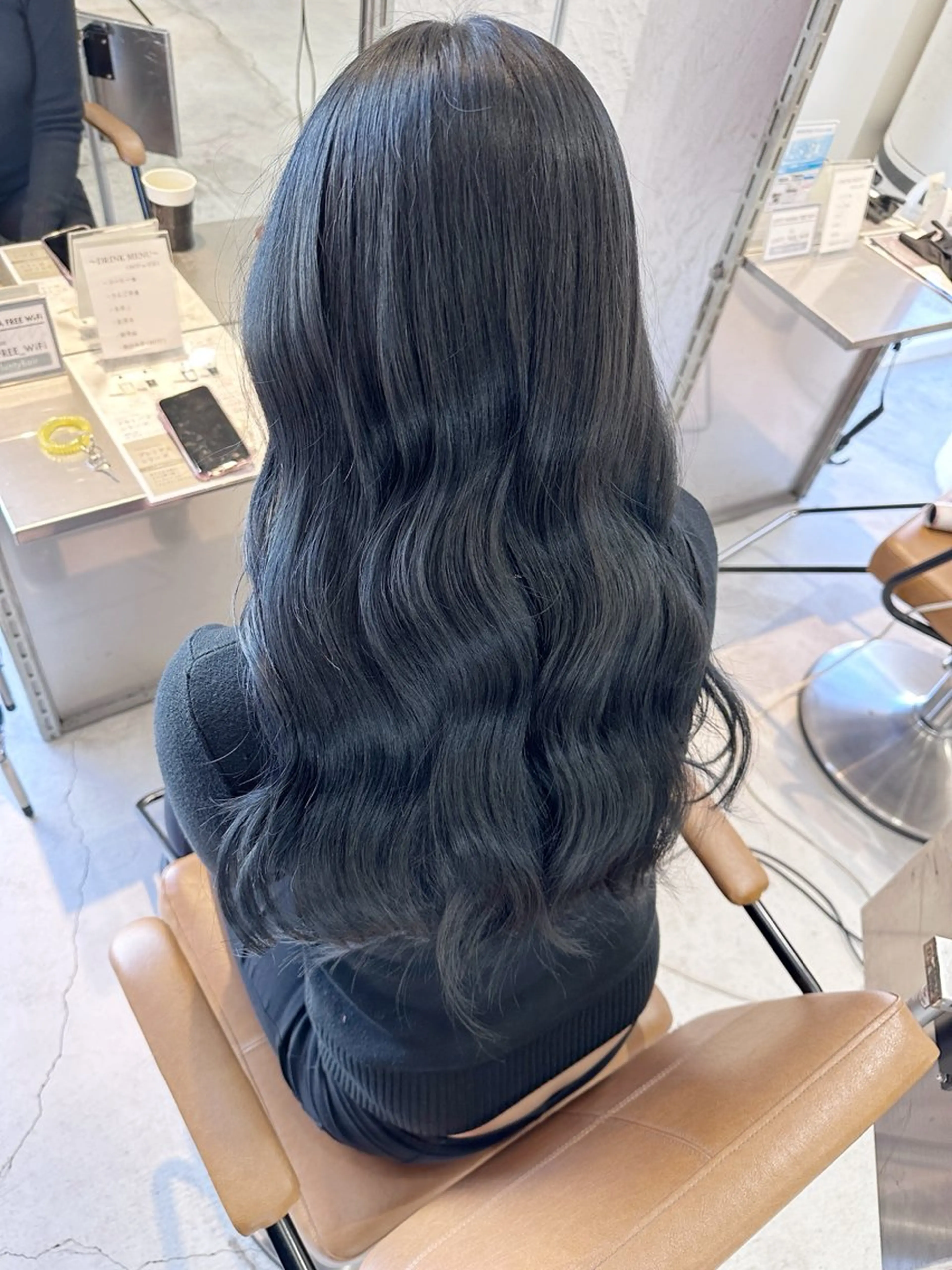 ロング カラー 黒髪 ブルーカラー ブルーブラック レイヤーブリーチ特化 ホワイト専門/岸のヘアスタイル