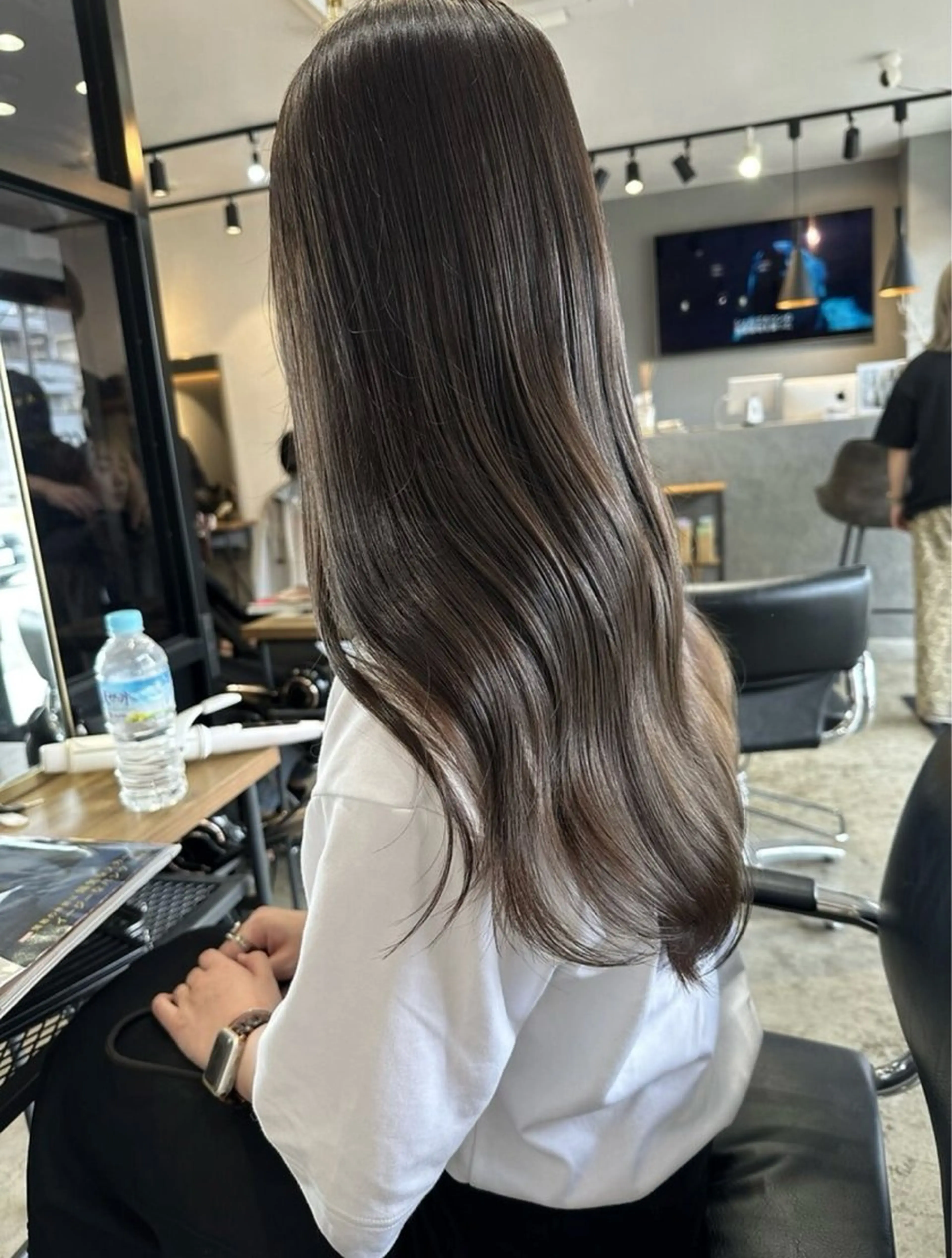 ロング カラー ブラウンカラー 透明感カラー ダークブラウン カット un ジュリアのヘアスタイル