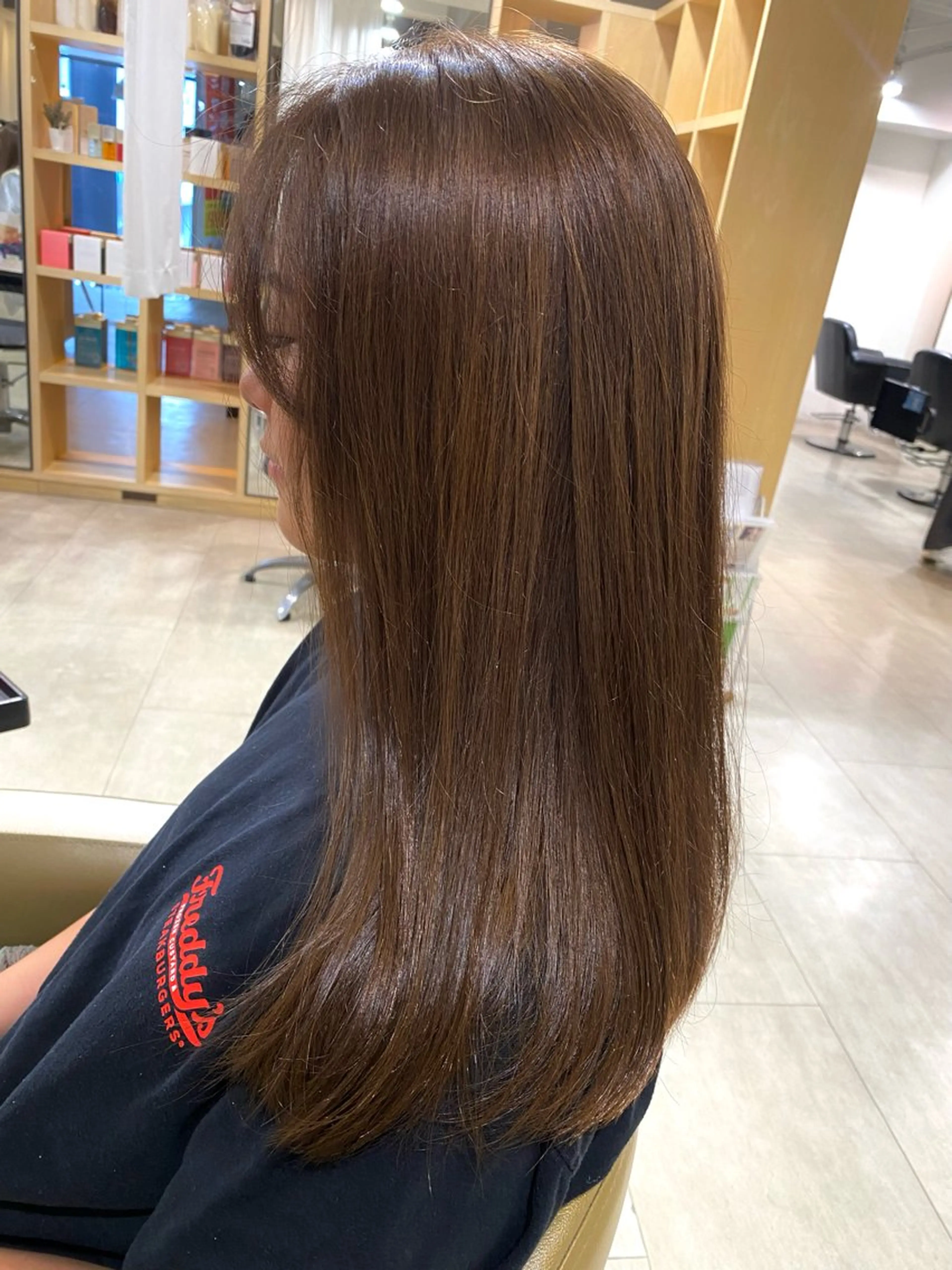 ロング カラー ブリーチ グレージュ イルミナカラー ブリーチなしカラー ロング 松本 絢乃のヘアスタイル