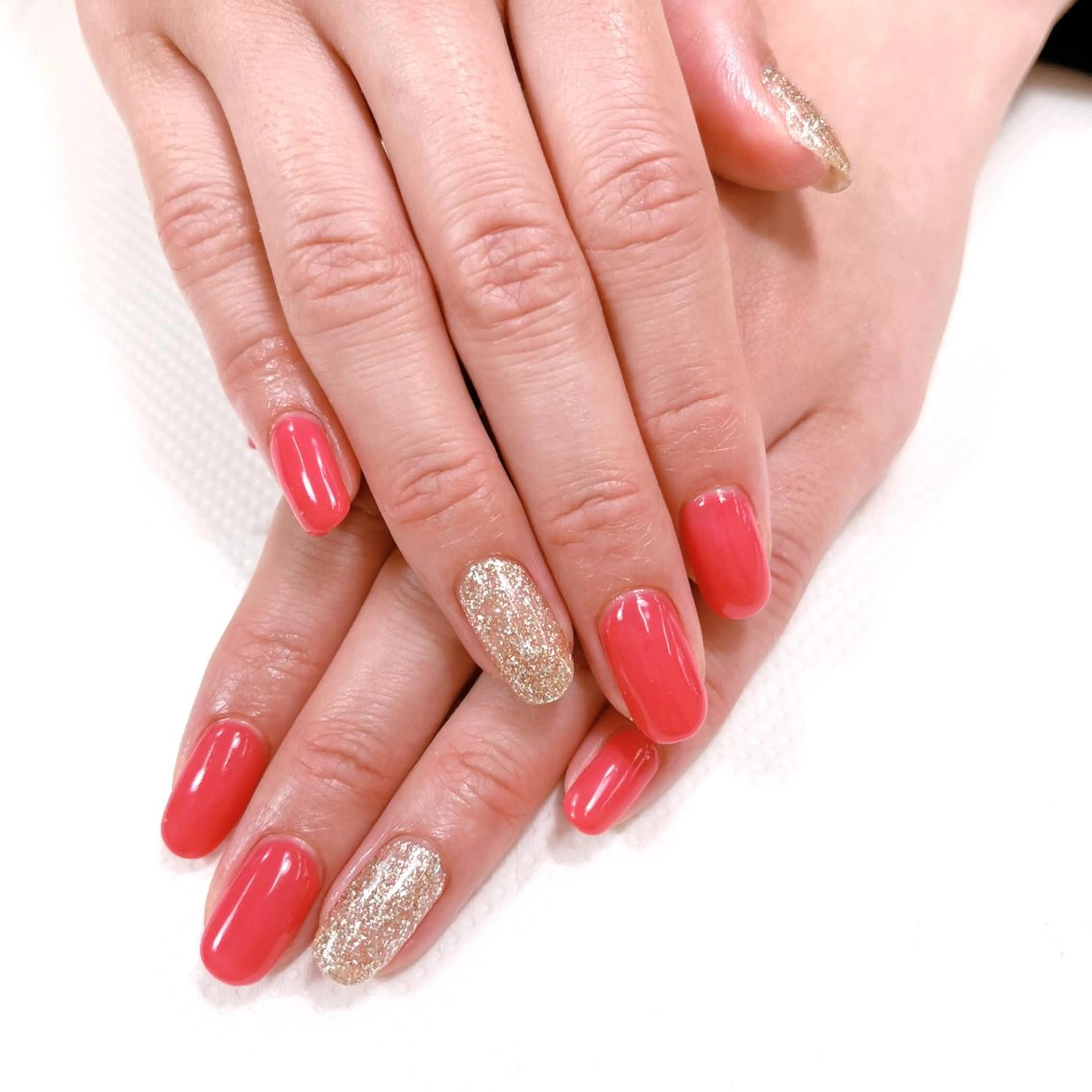 ネイル ゴールド ラメ(グリッター) 赤色 【MAXKELLY】 AOYAMAのネイルデザイン