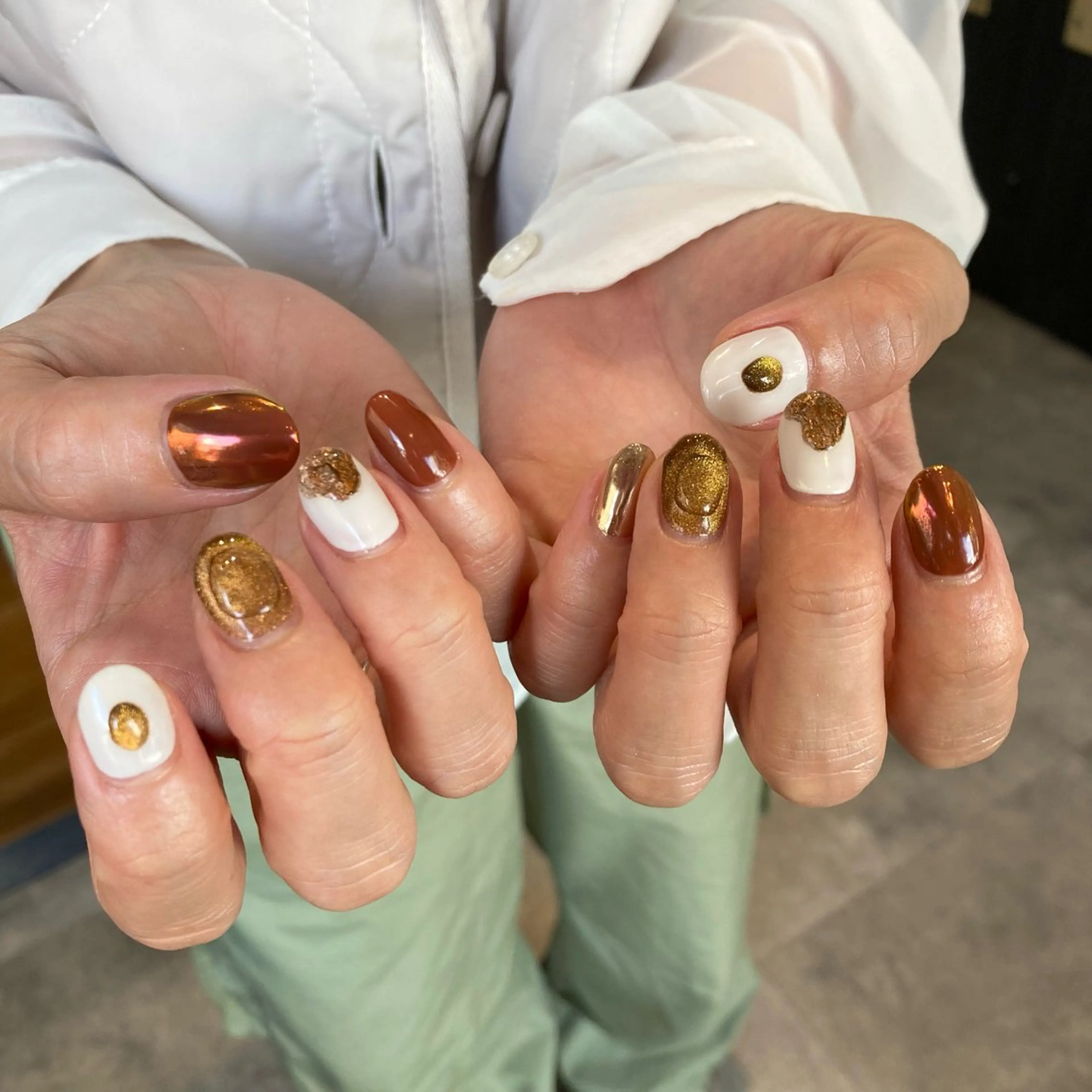 ネイル ミラーネイル ハンドネイル shio ♡ 21日空きありのネイルデザイン