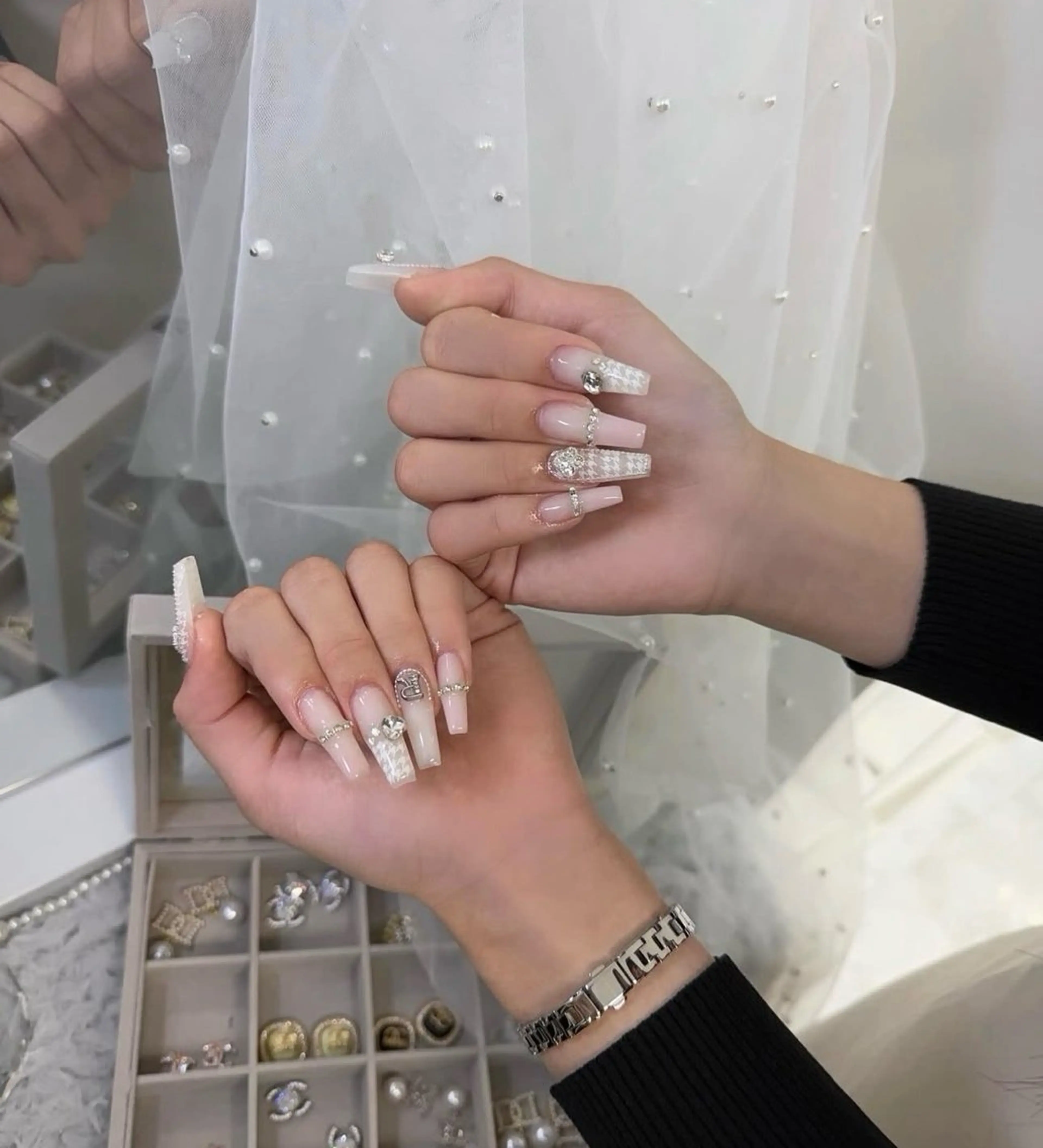 ネイル フットネイル ジェルネイル キラキラネイル 韓国ネイル マグネットネイル ハンドネイル TIDY .のネイルデザイン