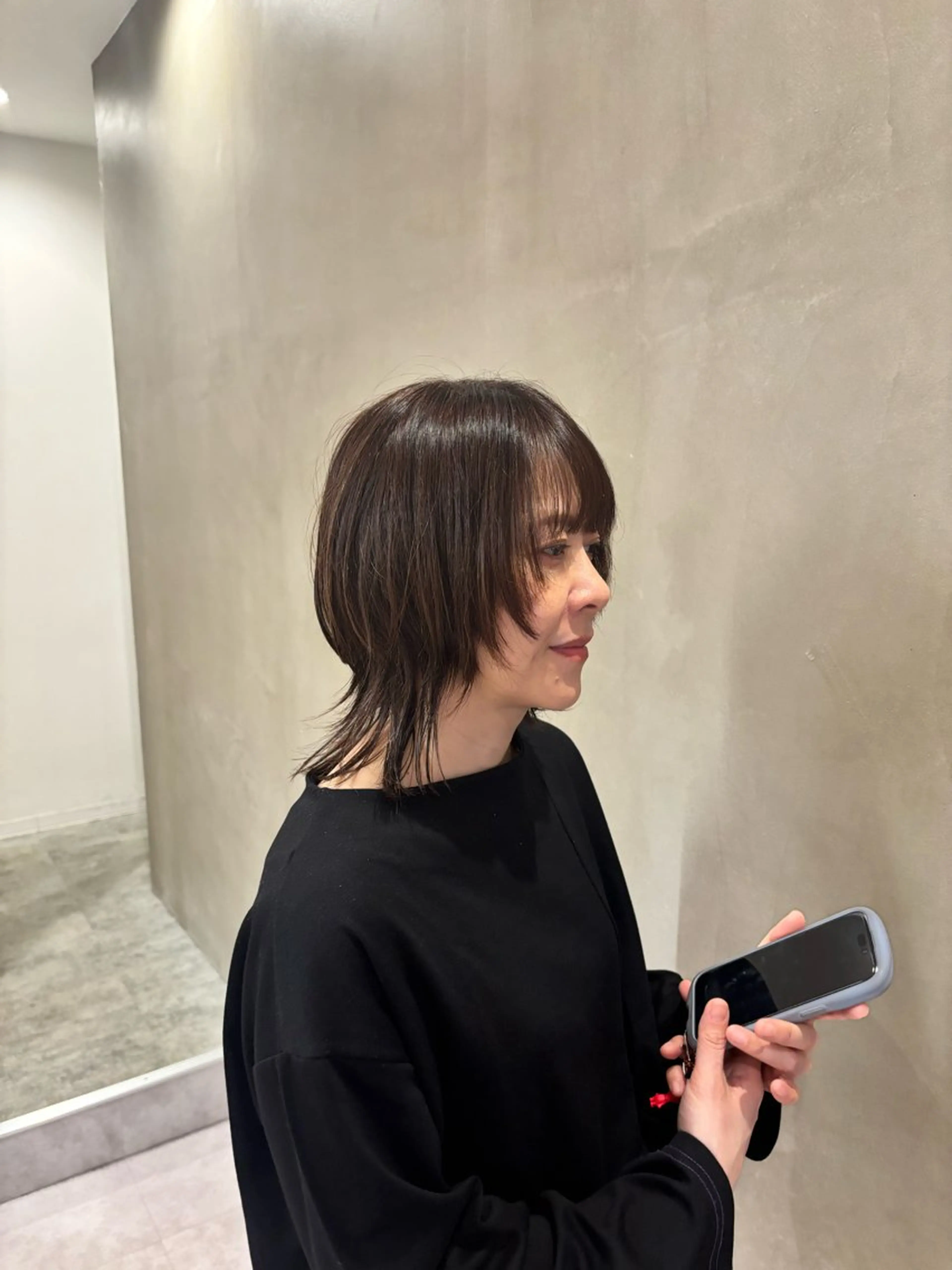 ミディアム ウルフカット エルロン 栢原のヘアスタイル