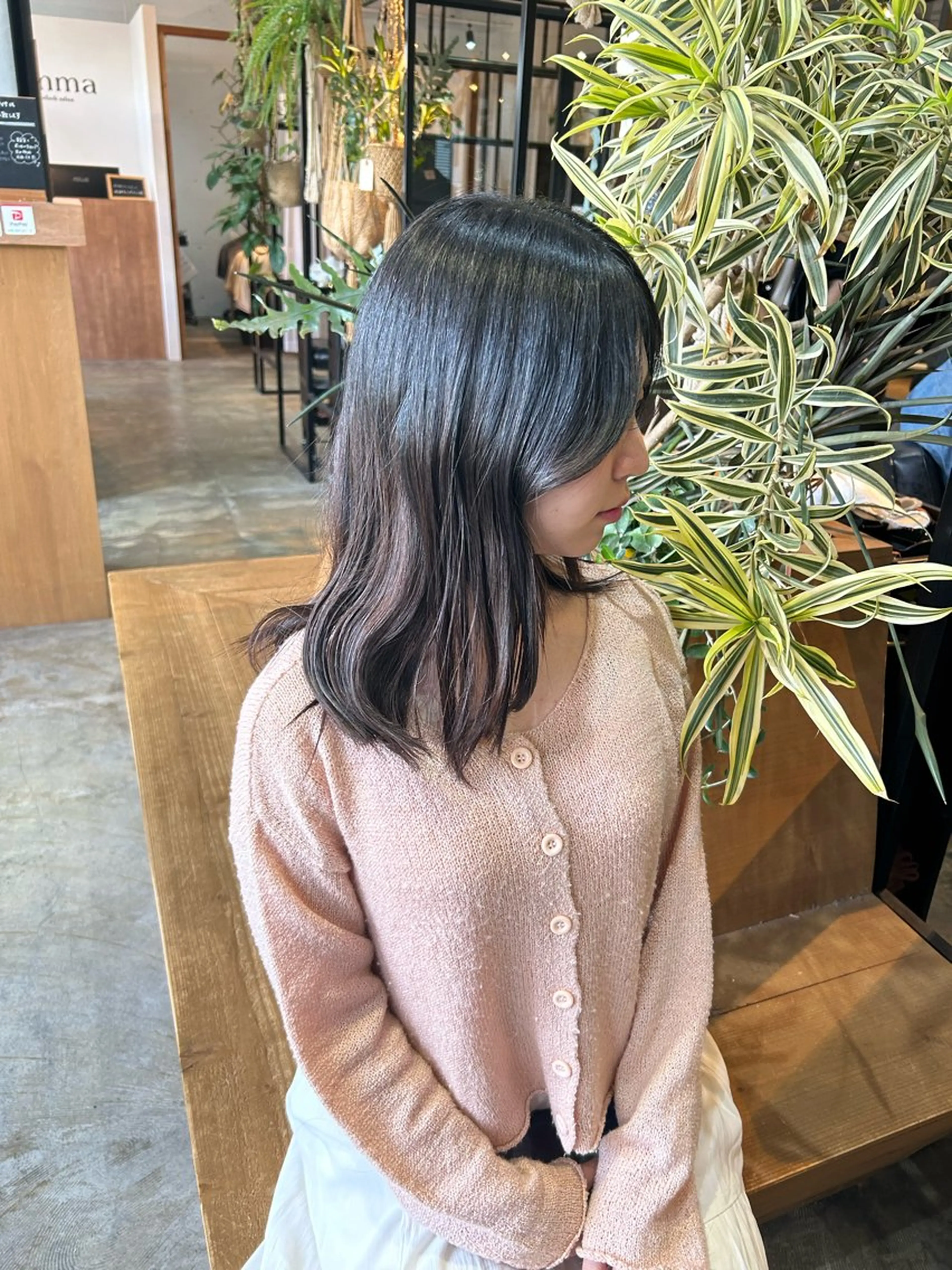 ミディアム 顔周りカット レイヤーカット FERIA桃山台🍑 𝕄𝕖𝕘𝕦のヘアスタイル