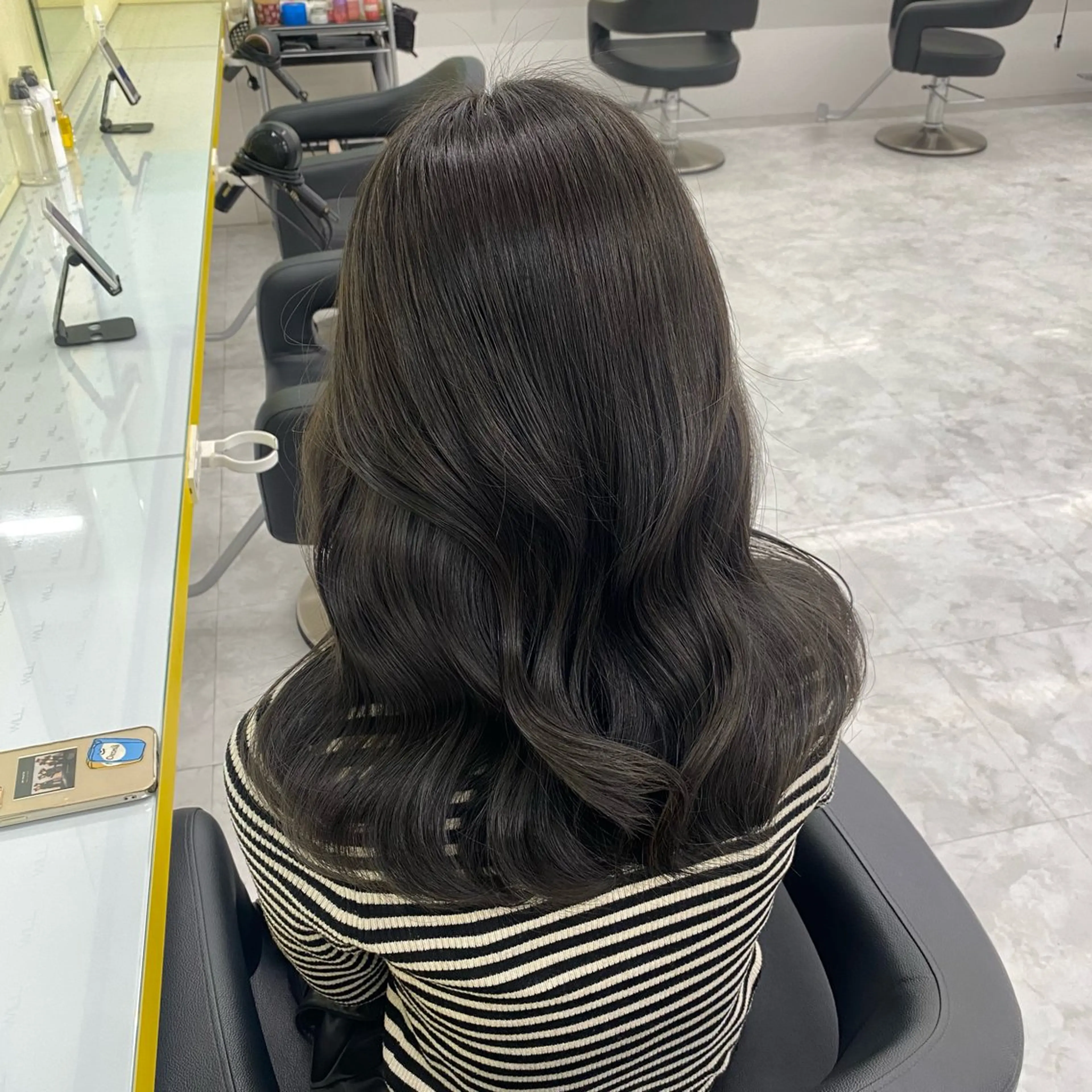 ミディアム カラー パーマ ヘアアレンジ メンズ キッズ オリーブグレー ヘアカラー 💖横浜ブリーチなし 💖MIHOのヘアスタイル