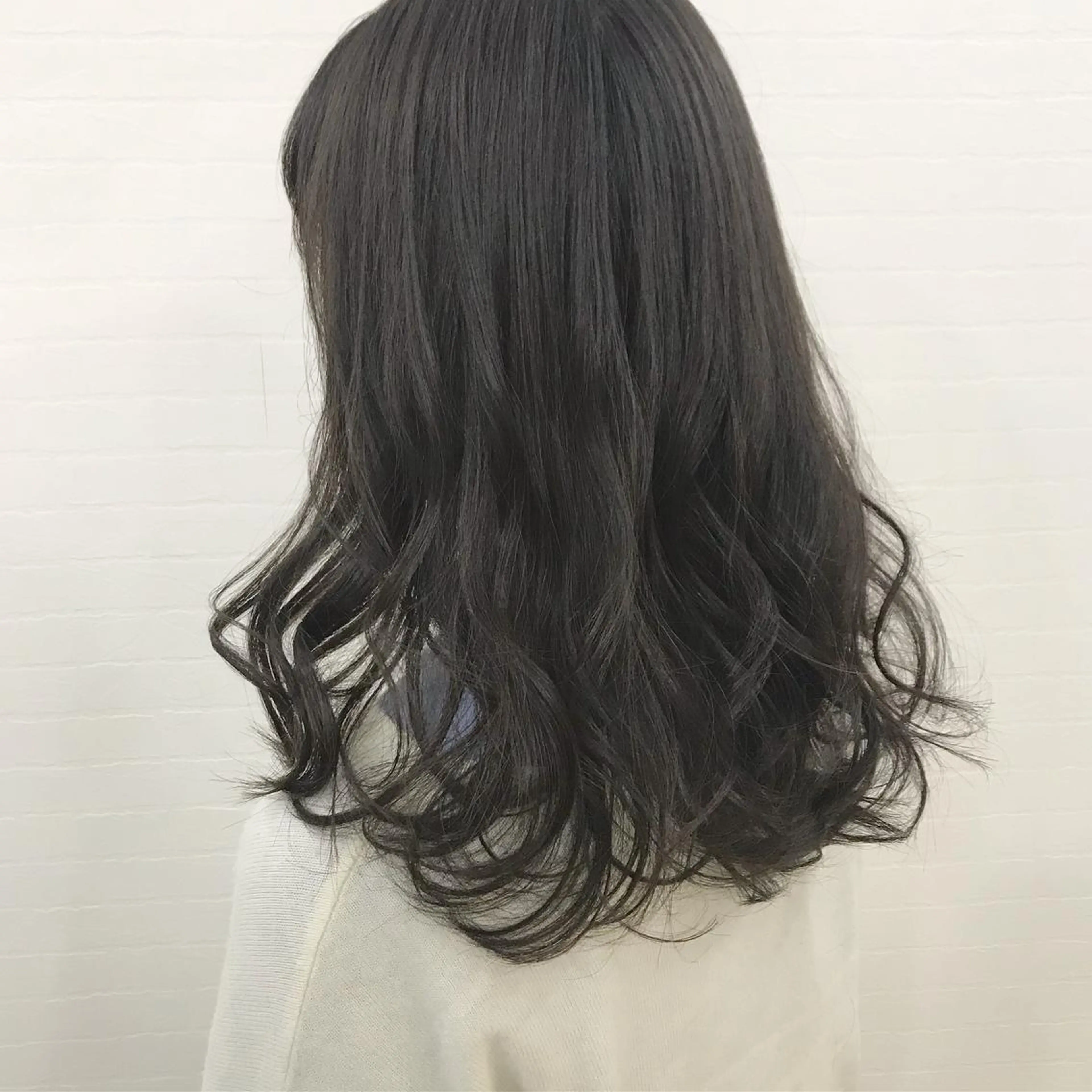 ロング カラー オリーブ/アッシュ やわらか透明感カラーのヘアスタイル
