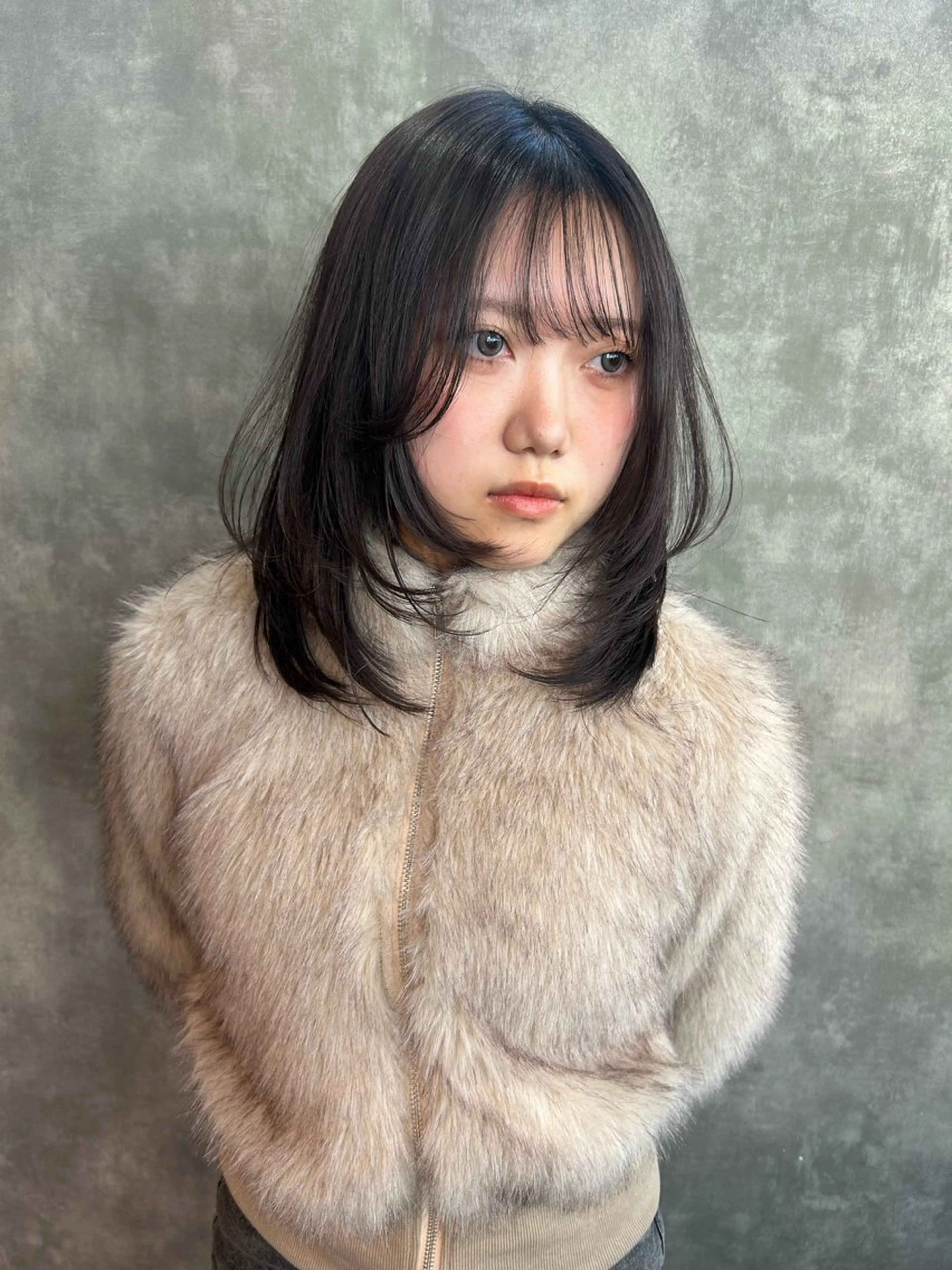 ミディアム カット ヘアカラー 鈴木 華奈のヘアスタイル