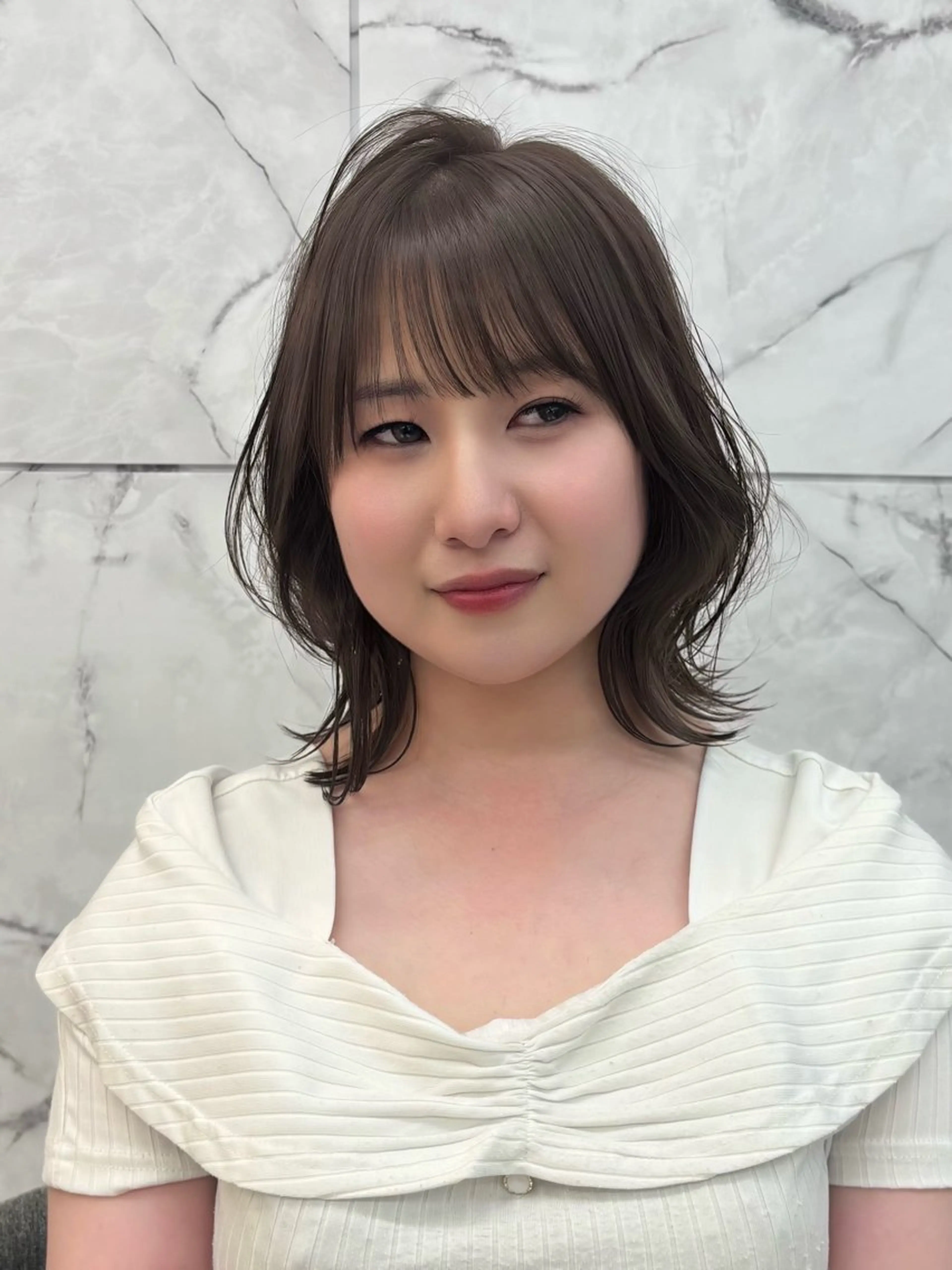 ミディアム i.+OMOTESANDO所属・mei / 艶カラー ミディアム レイヤーのヘアスタイル