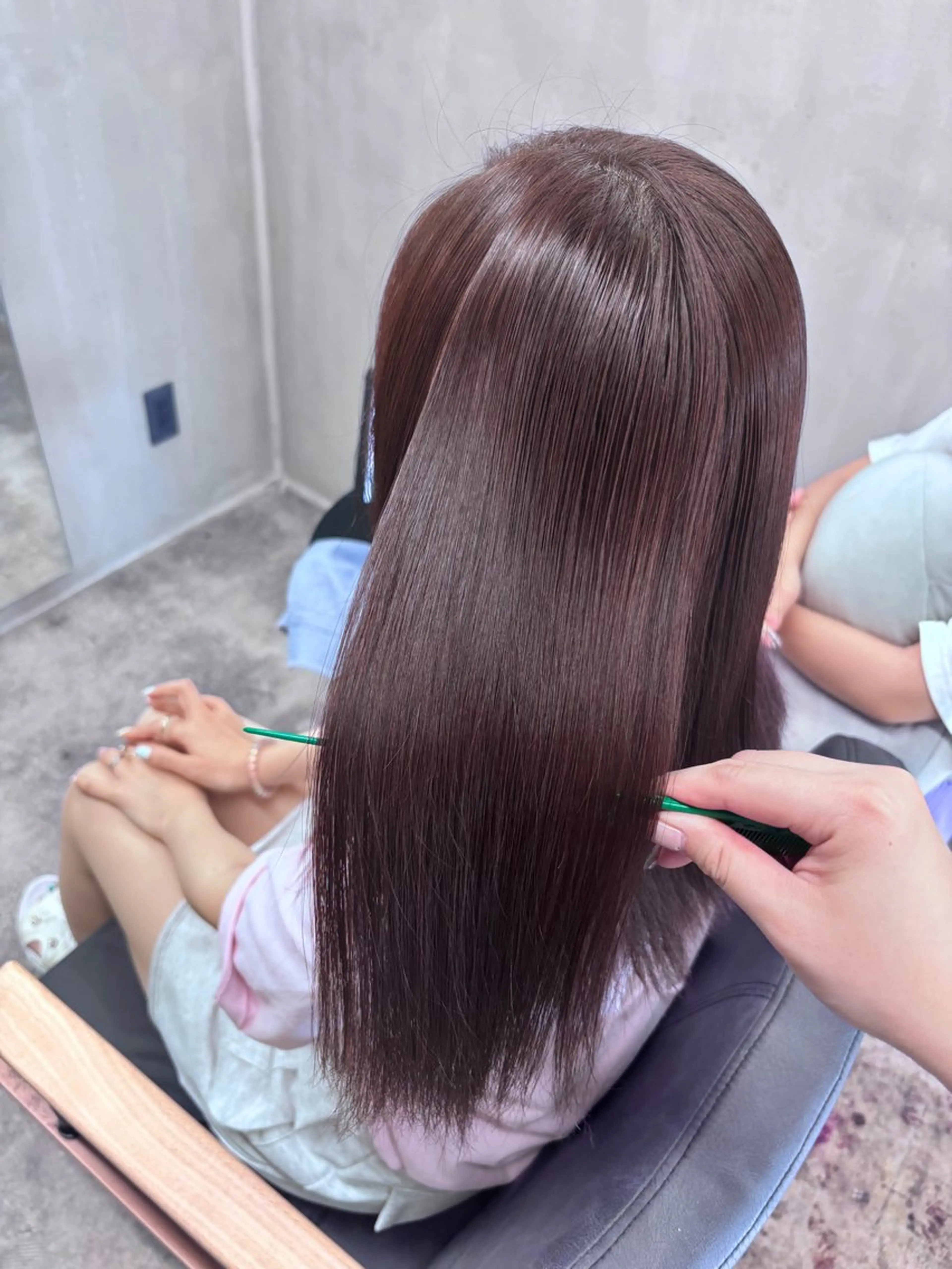 セミロング カラー ブリーチ ブリーチなしカラー ピンクカラー ヘアカラー miloc naha ナナカのヘアスタイル