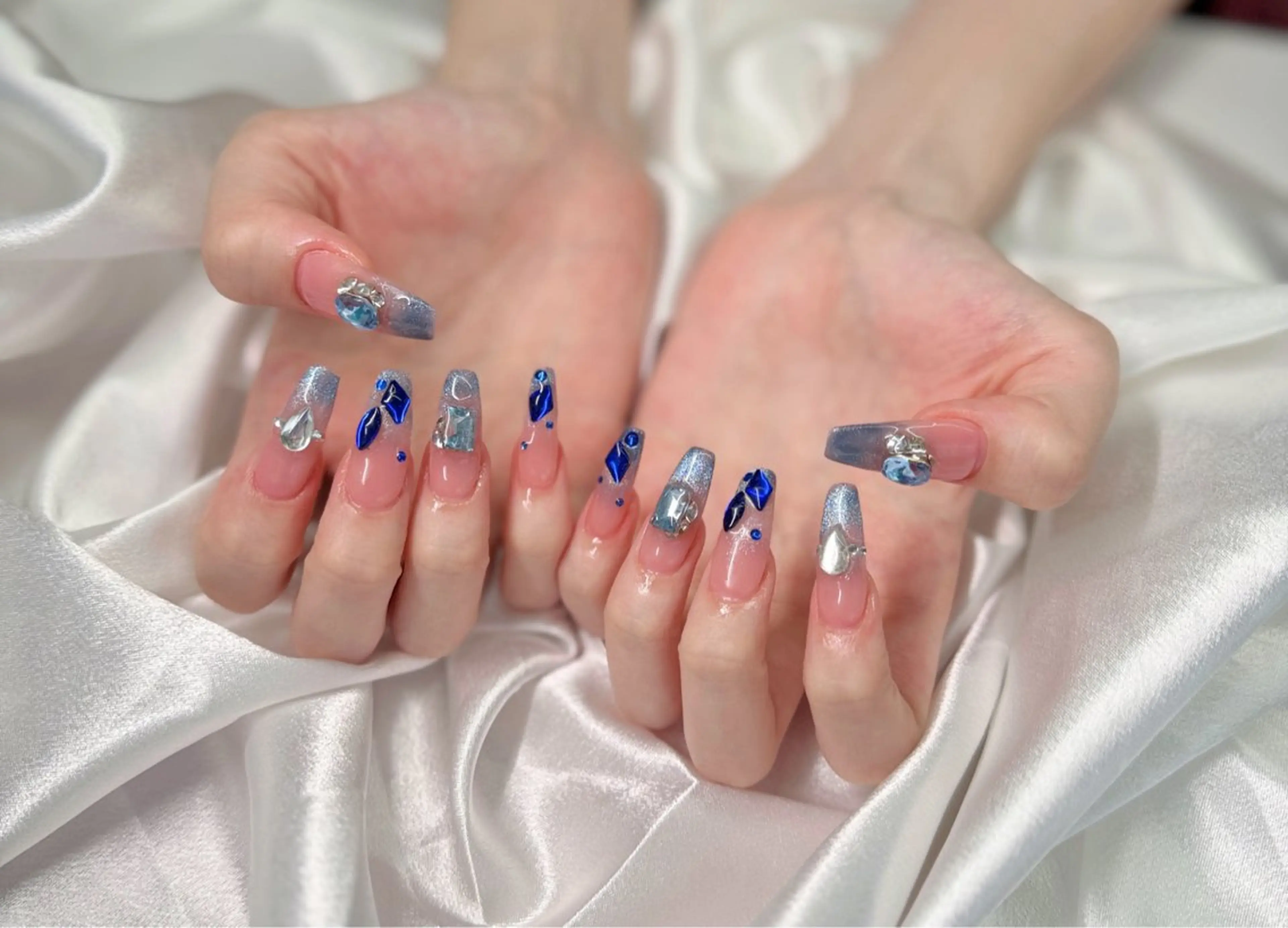 ネイル オーロラネイル チークネイル フットネイル フレンチネイル ジェルネイル ハンドネイル Havi Nailsのネイルデザイン