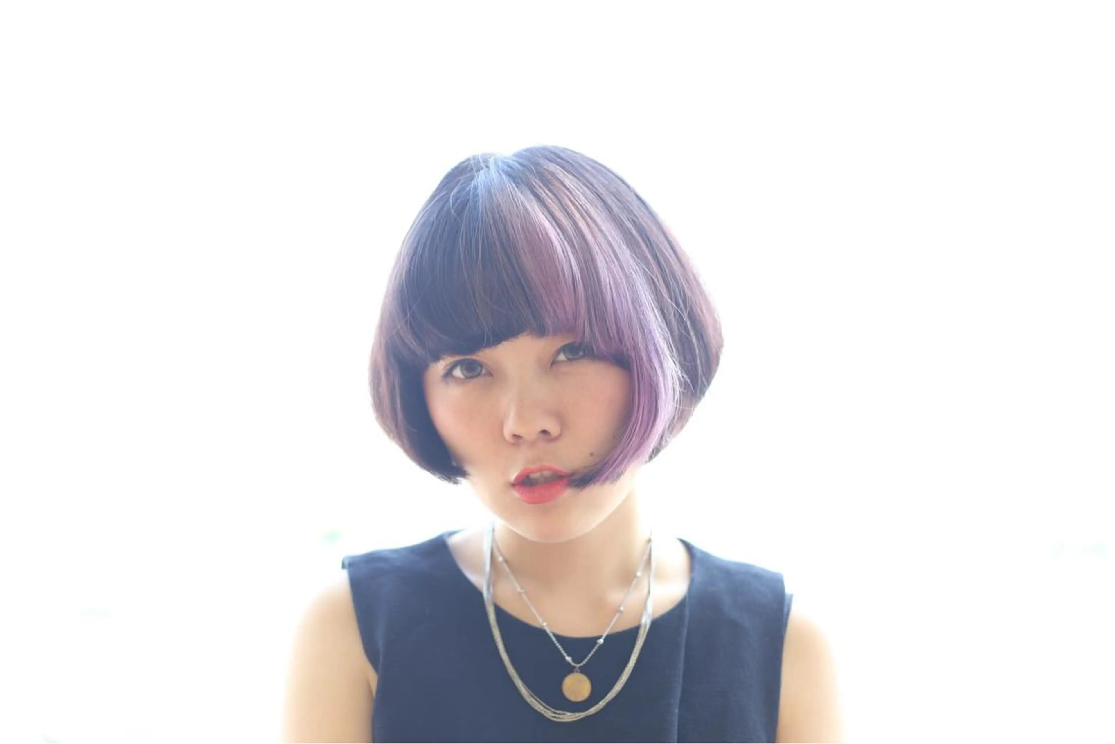 ショート カラー TAI透明カラー 柔らかい縮毛矯正のヘアスタイル