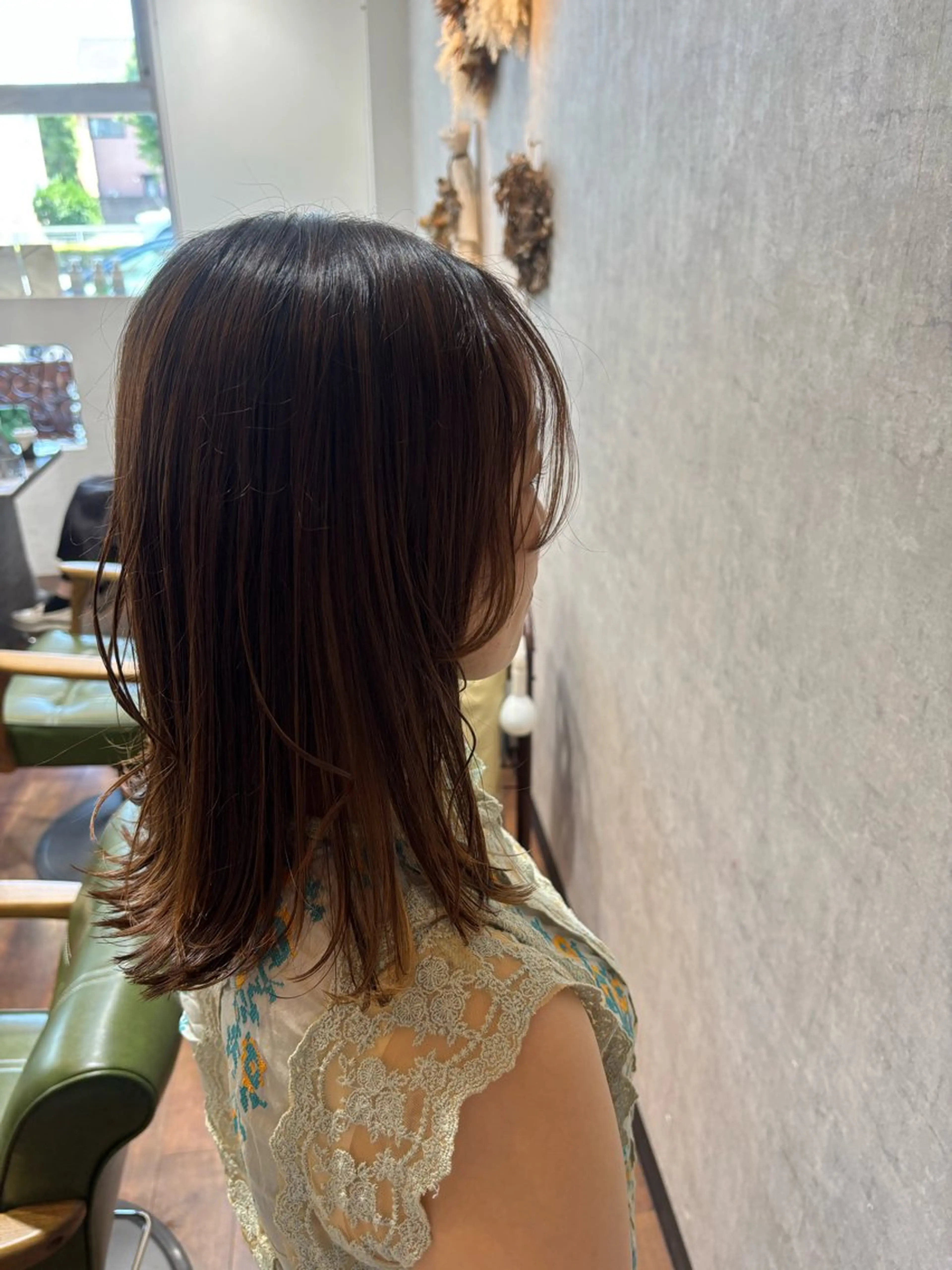 ミディアム 下山 萌華のヘアスタイル