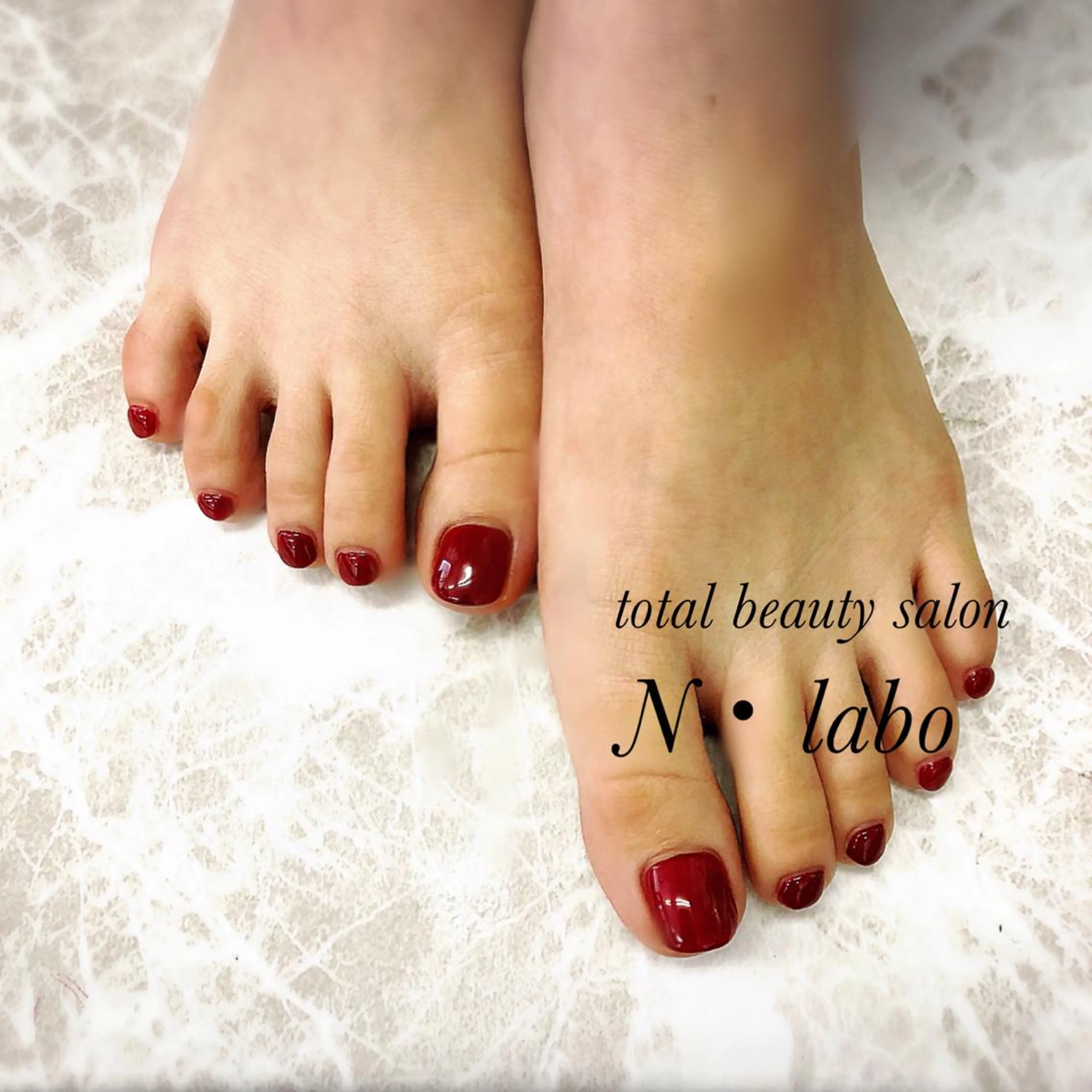 ネイル フットネイル ワンカラーネイル 赤色 Gracias. rieのネイルデザイン
