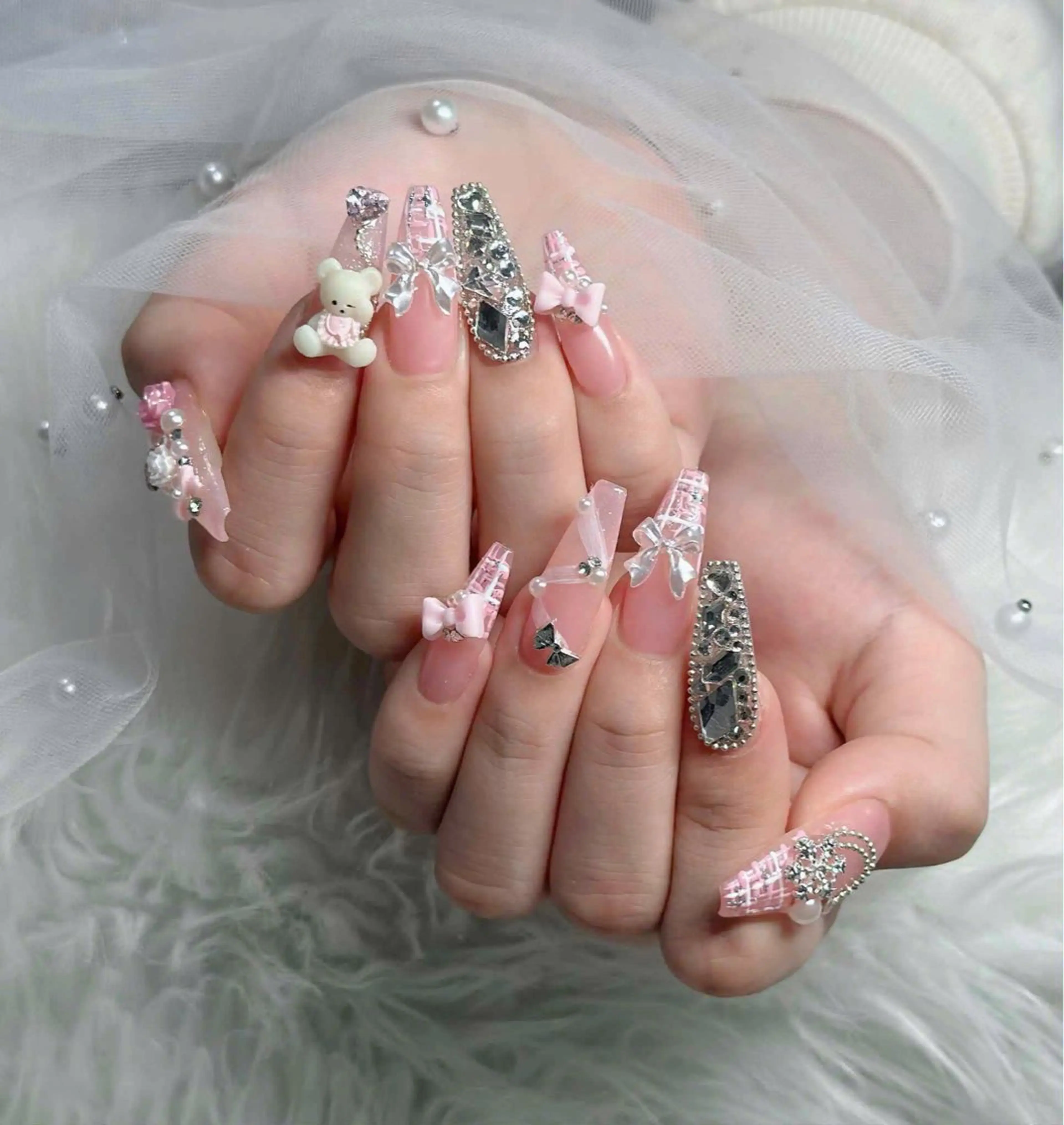 ネイル オーロラネイル フレンチネイル ジェルネイル ハロウィン キラキラネイル ハンドネイル H.baby Nail Salonのネイルデザイン