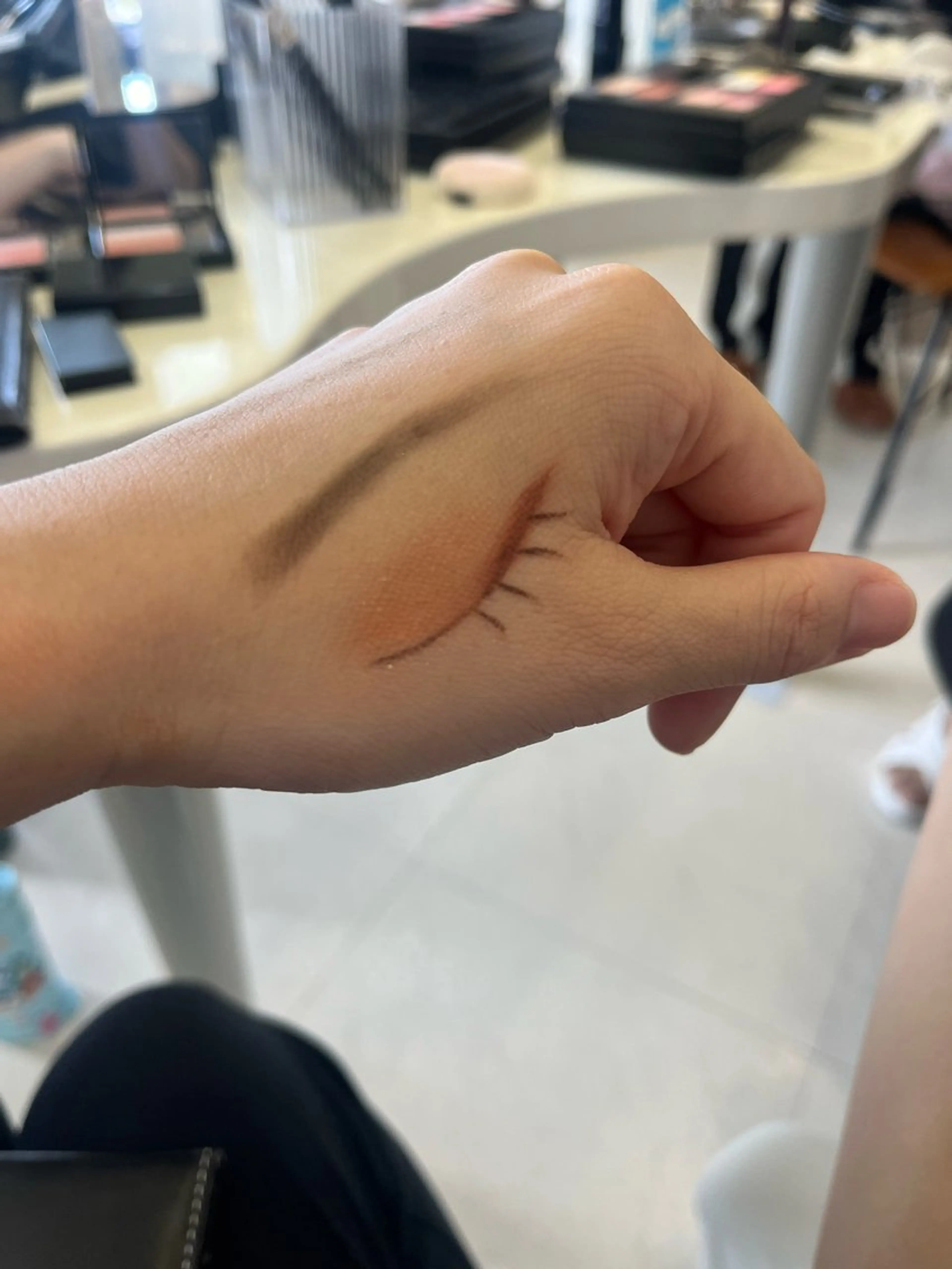 肌トーンを調べてパーソナルメイクレッスン💄✨🌈SNSで話題のメイクパレット使用♪の写真