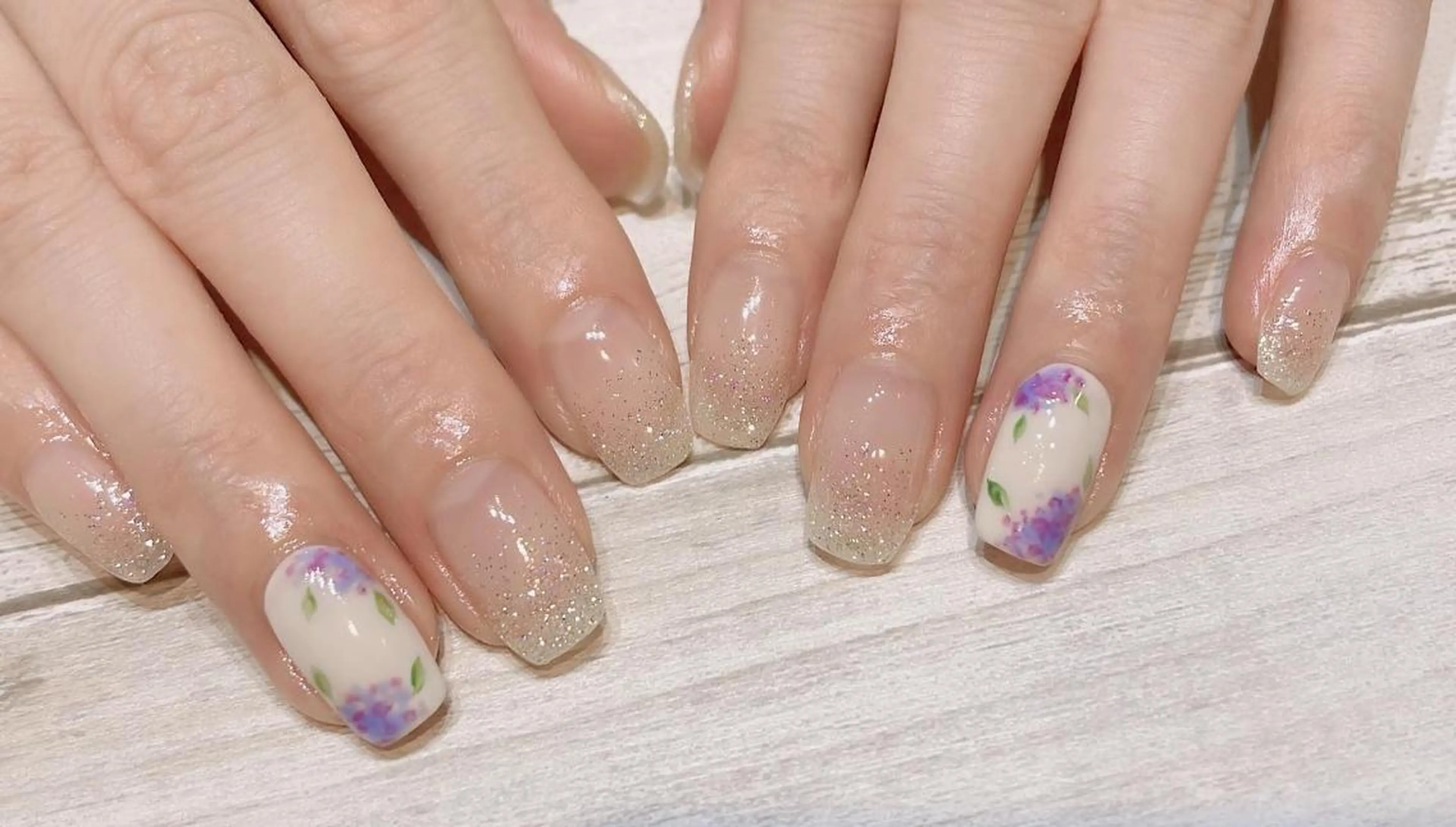 ネイル マツエク・マツパ まつげパーマ ボリュームラッシュ ジェルネイル グラデーション ラメ(グリッター) 髙橋 敦子のネイルデザイン