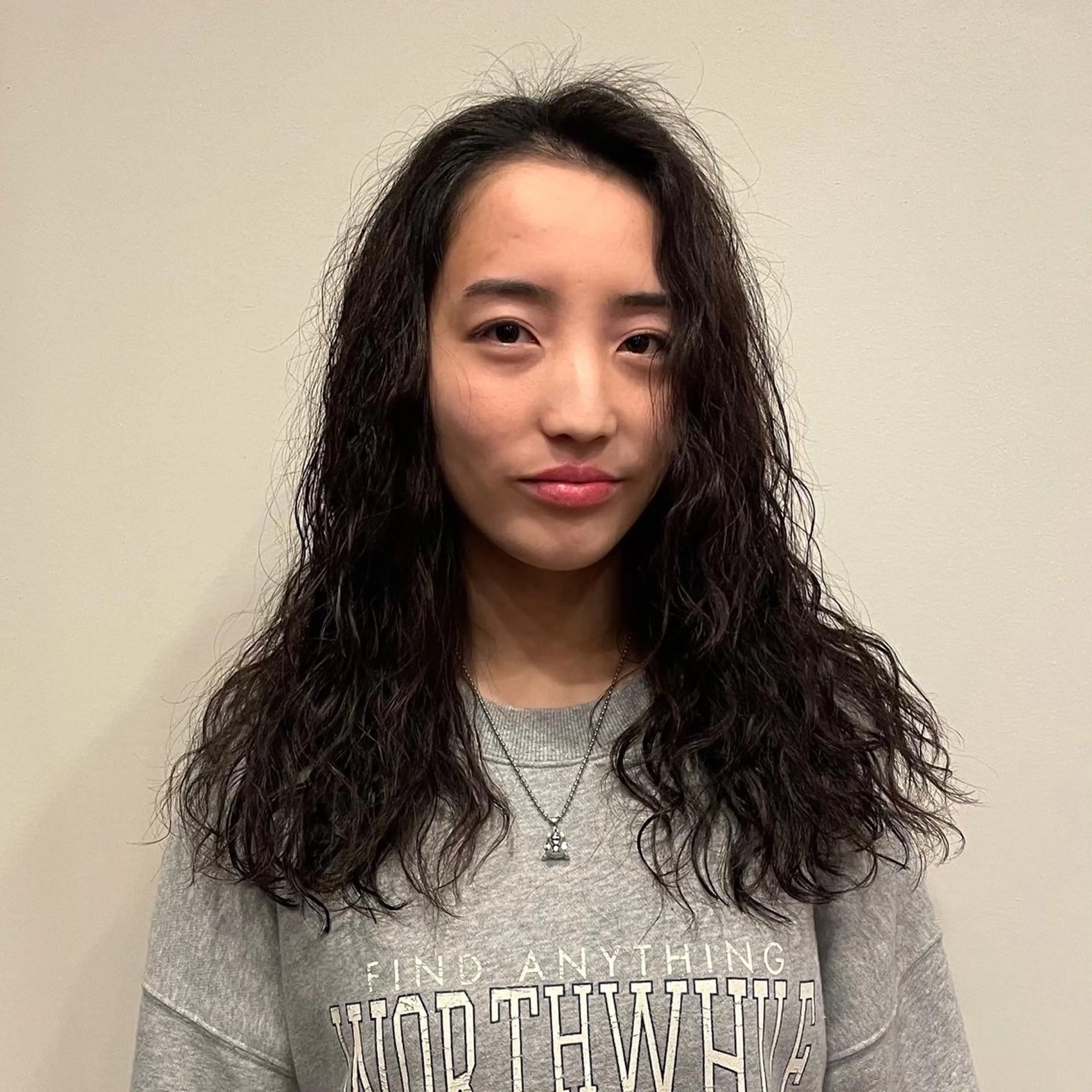 ロング パーマ ヤスダ ホノカのヘアスタイル