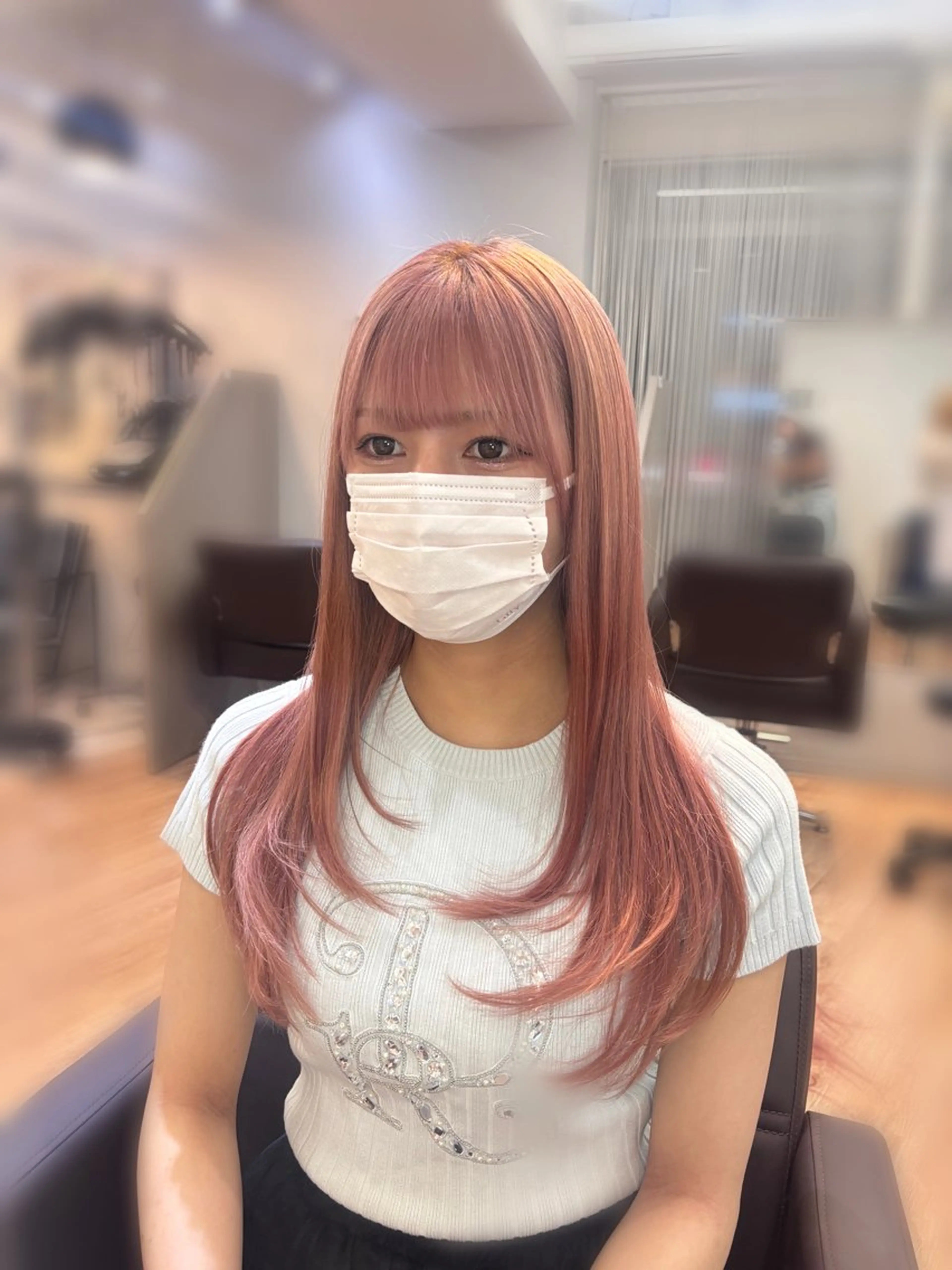 ロング カラー ピンクカラー momo/レイヤー /デザインカラーのヘアスタイル