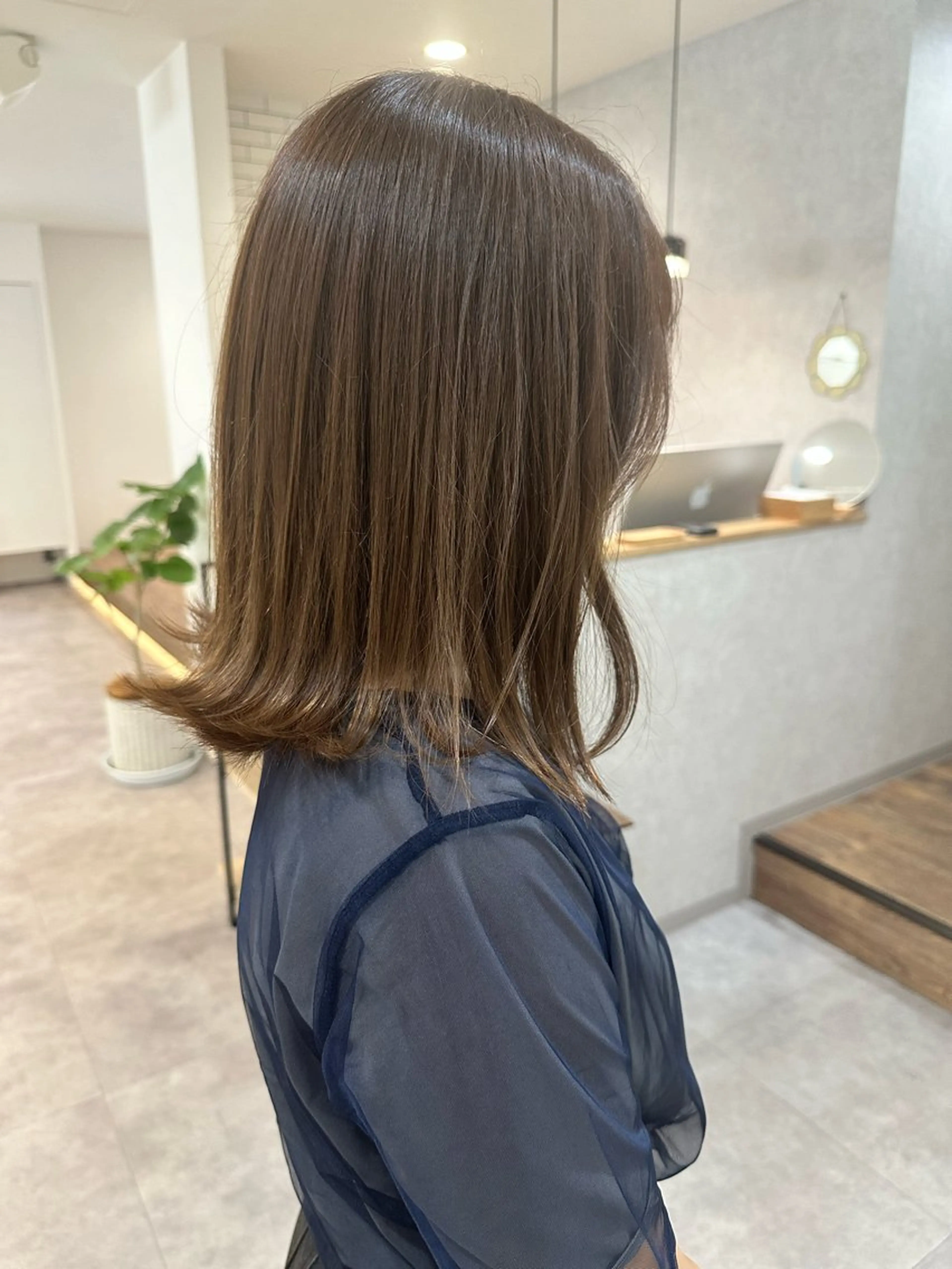 ミディアム カラー カット ヘアカラー 白髪ぼかしハイライト レイヤー川口　元気のヘアスタイル