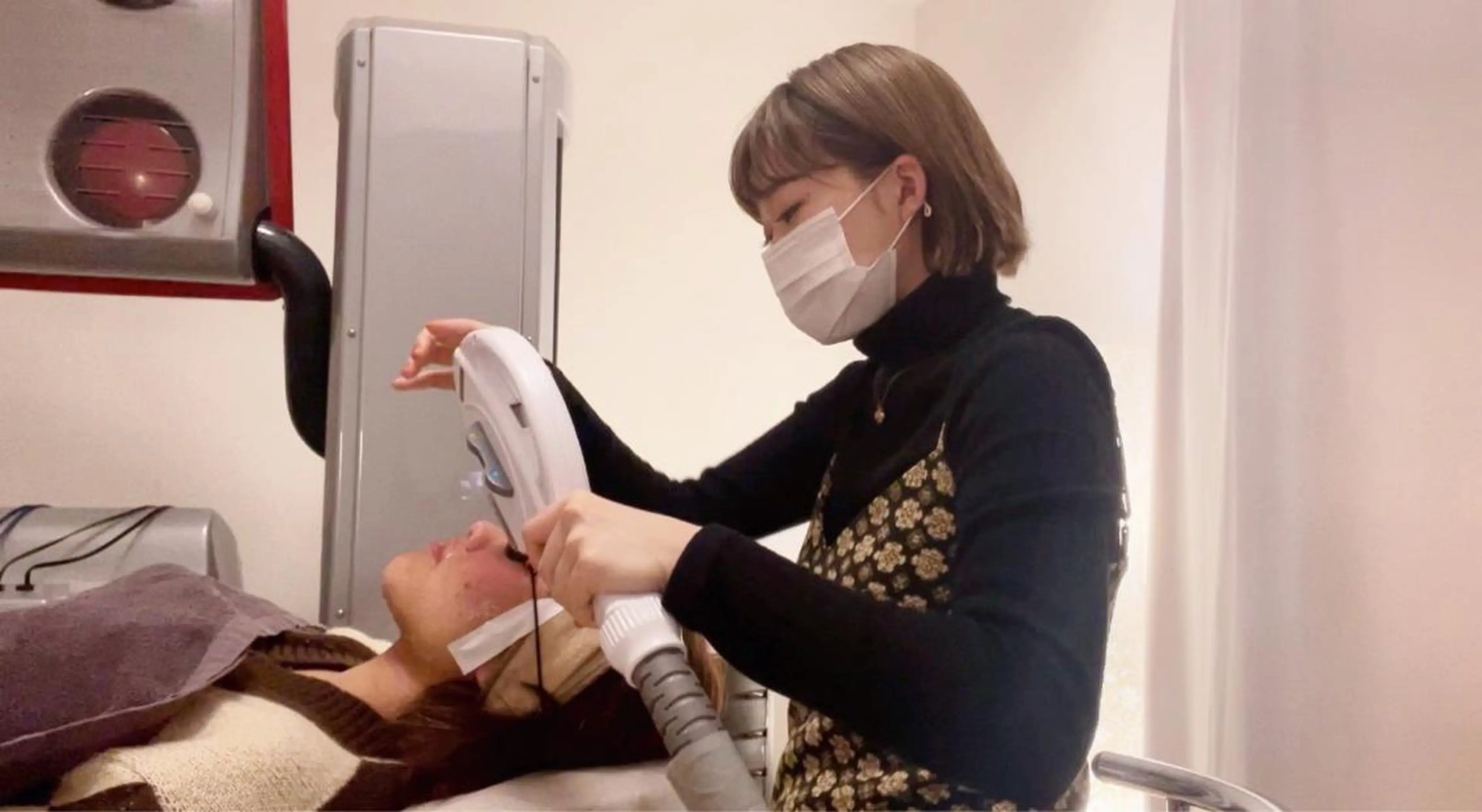 ショート カラー パーマ ヘアアレンジ メンズ キッズ ネイル マツエク・マツパ アイブロウ メンズアイブロウ 眉毛ワックス脱毛 メンズネイル 脱毛サロン KAvanceのエステ・リラクイメージ