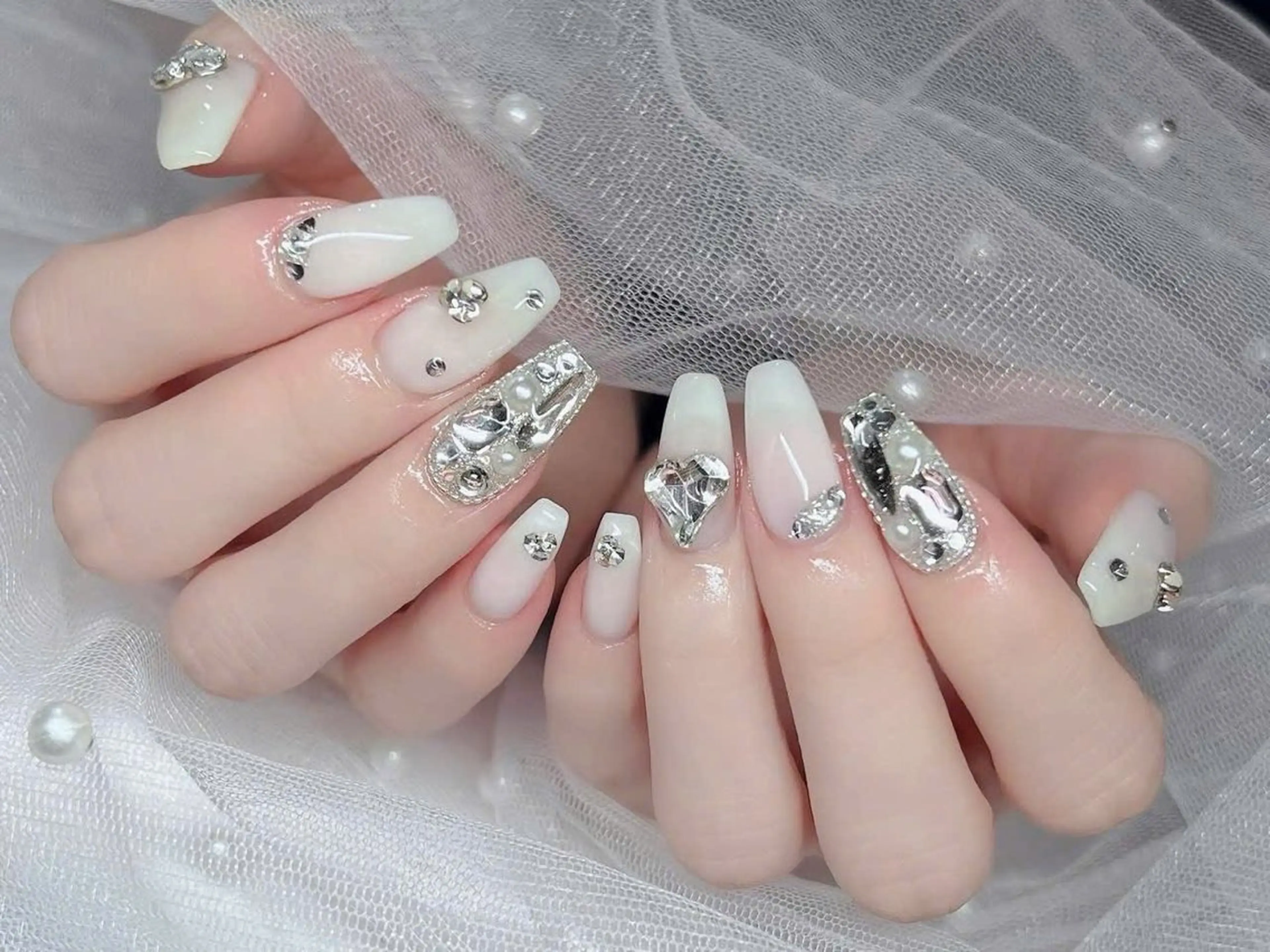 ネイル アートネイル ボルドー フレンチネイル ジェルネイル 氷ネイル・うるうるネイル ハンドネイル Julie Nailsのネイルデザイン