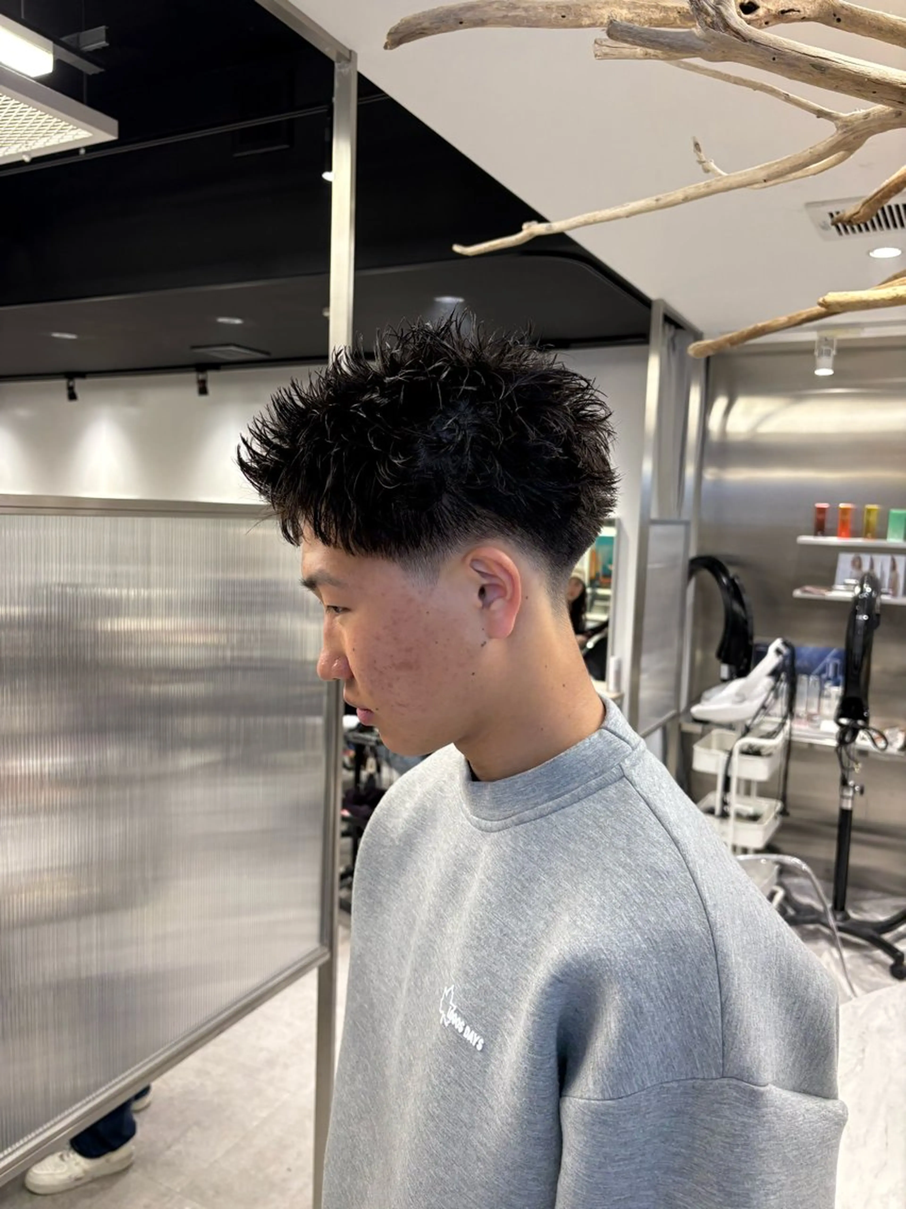 ショート メンズ メンズパーマ プードルパーマ 学生（メンズ向け） スパイキーショート 波巻きパーマ カット シャドウパーマ/ ルーズパーマ/メンズのヘアスタイル