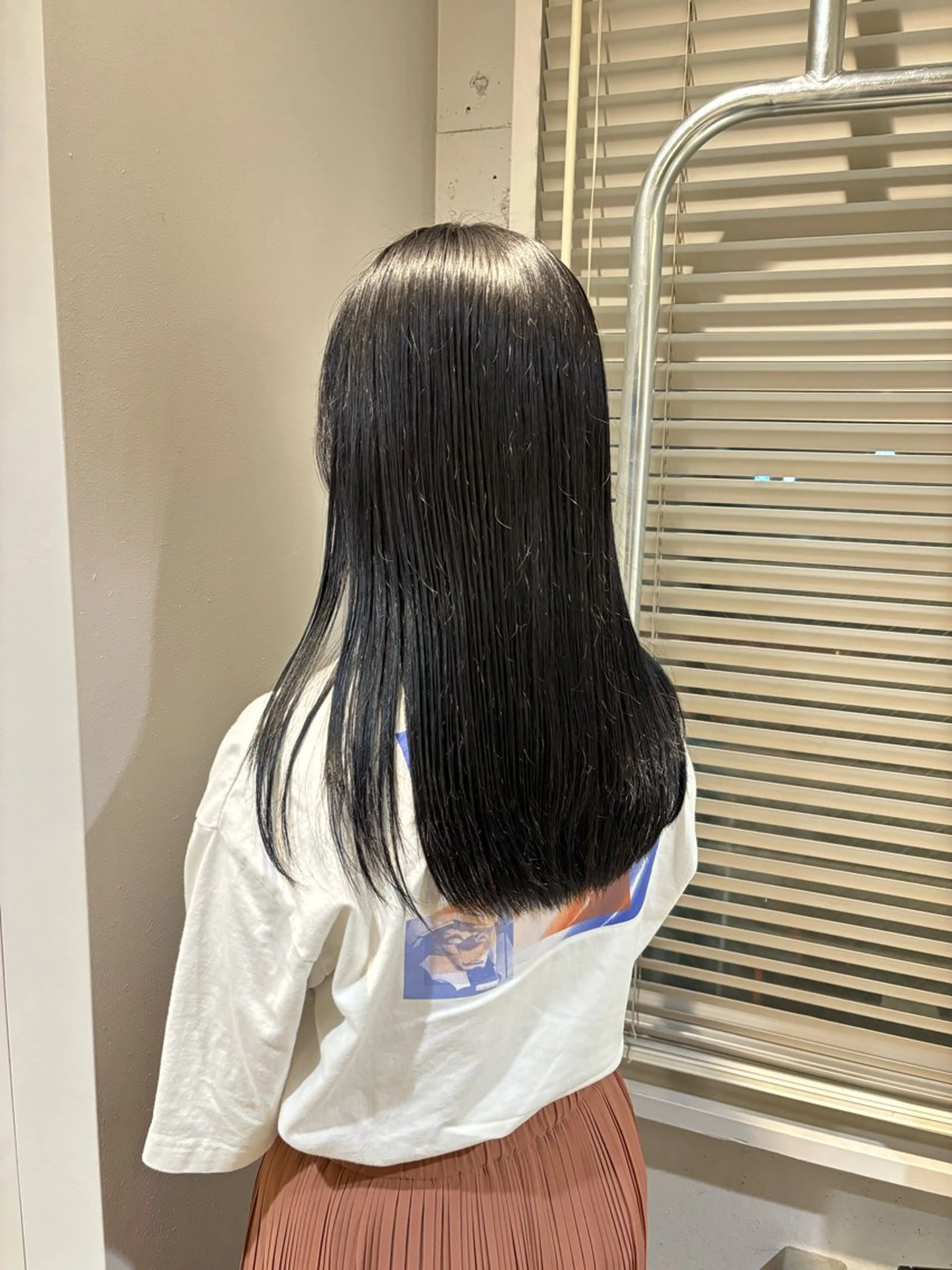 セミロング カット 伊藤 愛里のヘアスタイル