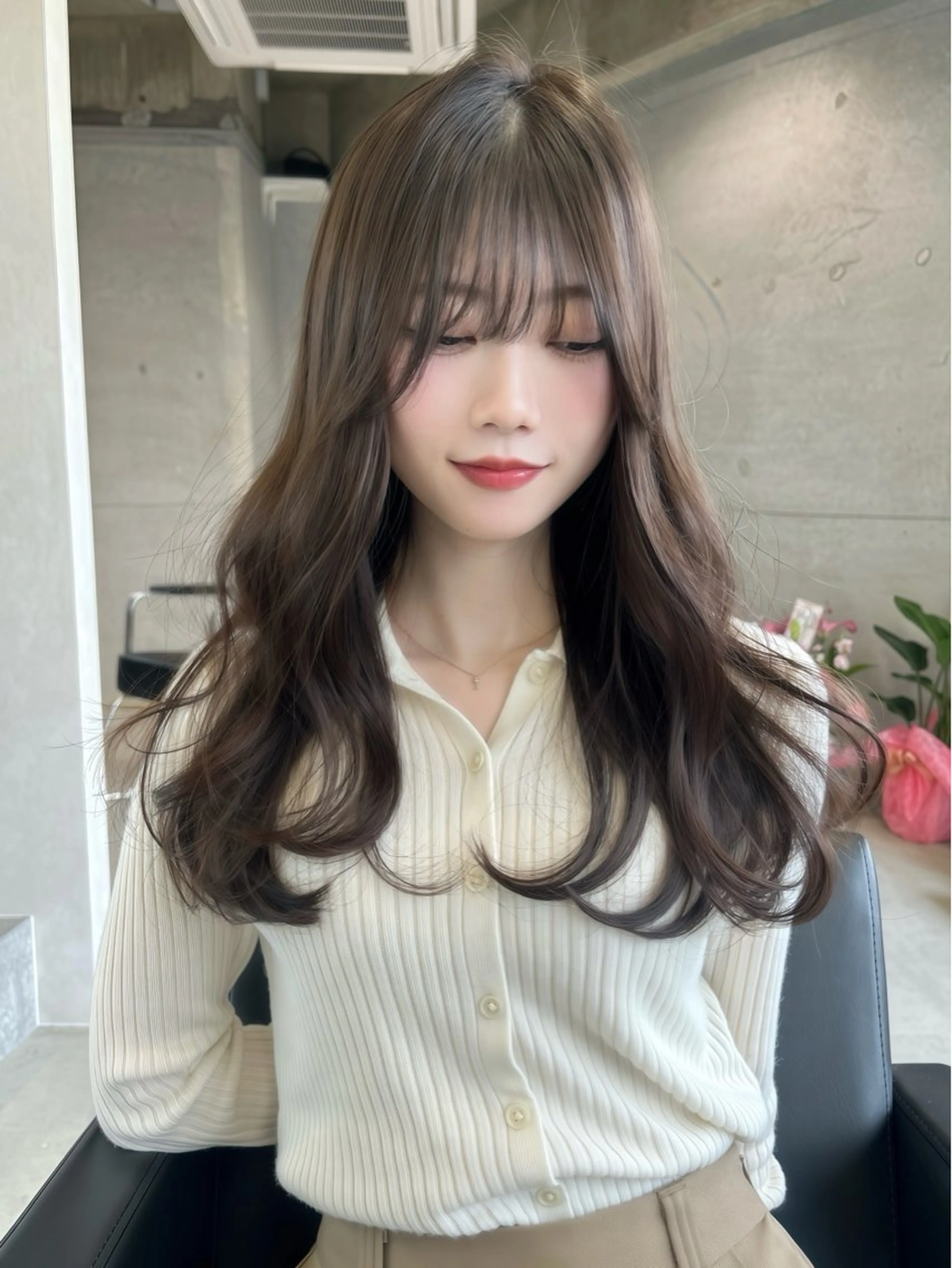 ロング カット ヘアカラー トリートメント 韓国🇰🇷レイヤー カットオリーブカラーのヘアスタイル