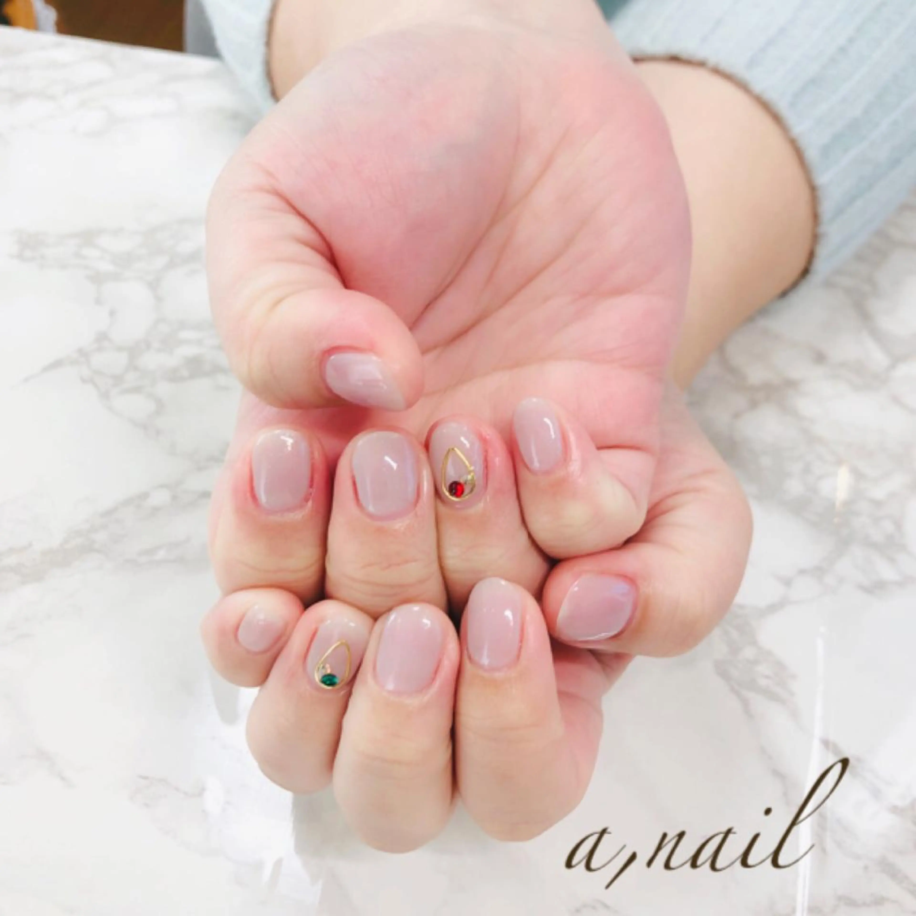 ネイル フットネイル ラメ(グリッター) ニュアンスネイル オフィスネイル ワンカラーネイル ハンドネイル ネイルサロン エーネイルのネイルデザイン