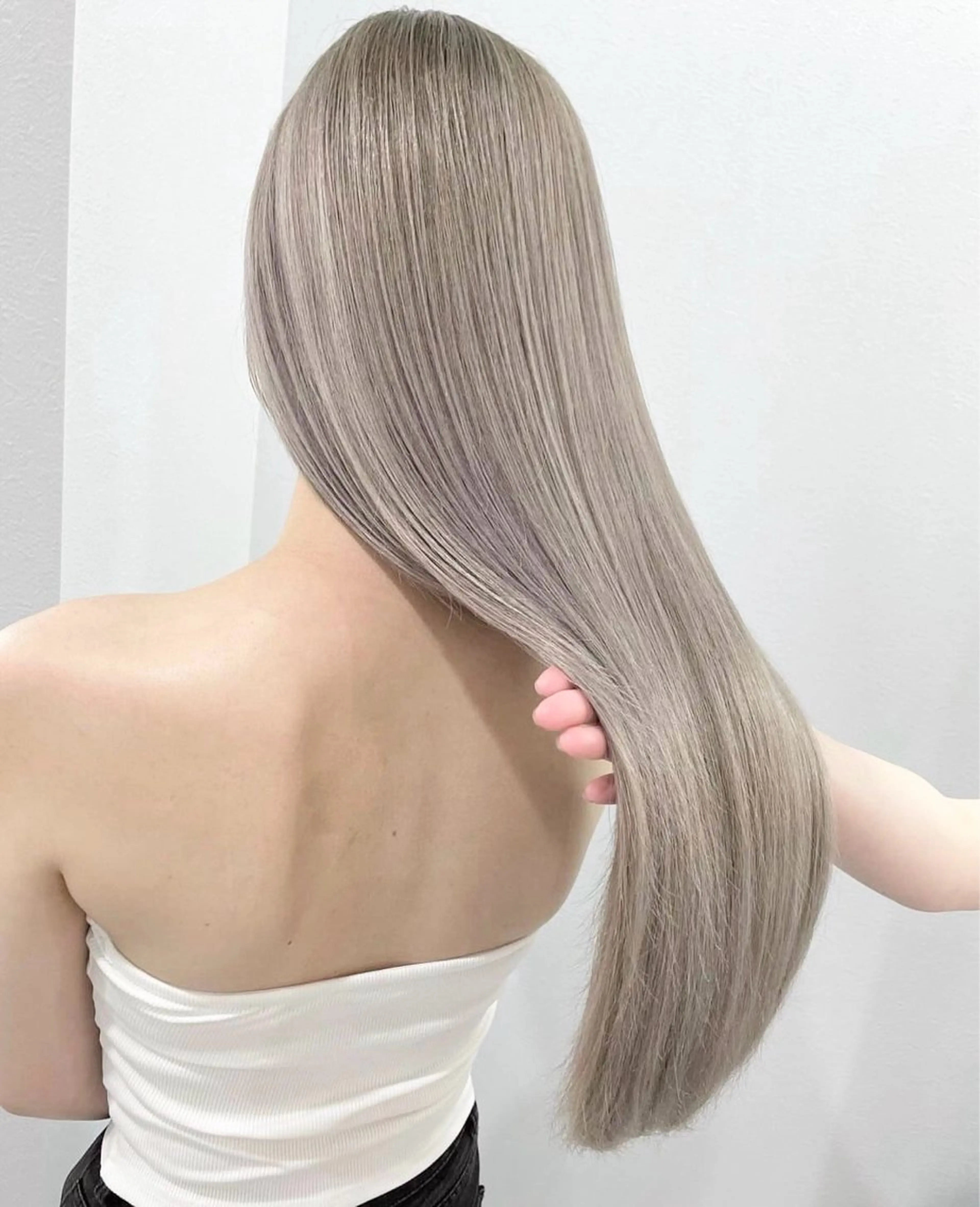 ロング サエキ マナミのヘアスタイル