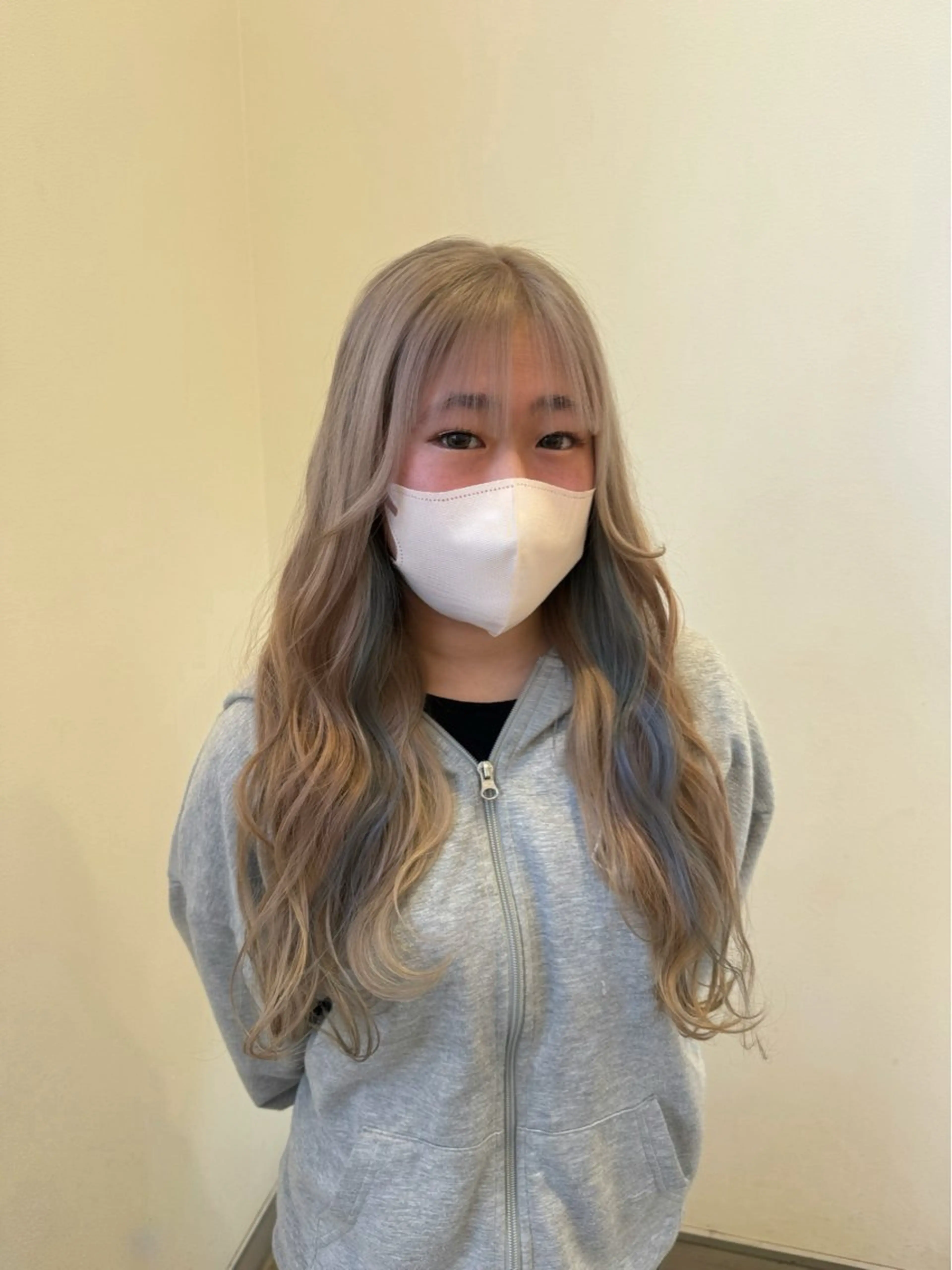 ロング カラー ブリーチ ヘアカラー トリートメント mir所属・堀越 美羽のヘアスタイル